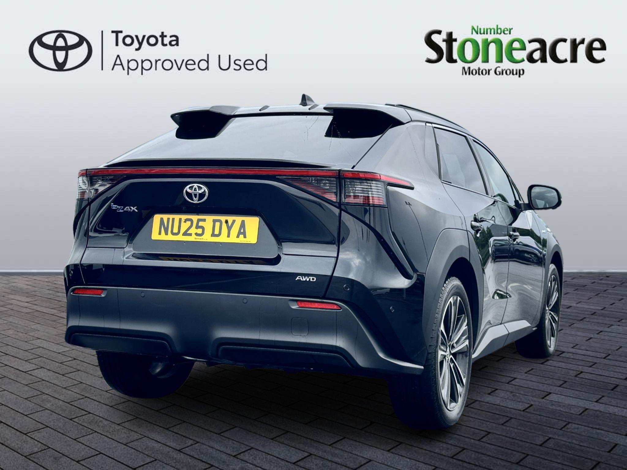 Toyota bZ4X 71.4 kWh Vision Auto AWD 5dr (11kW OBC) NU25DYA Image 3
