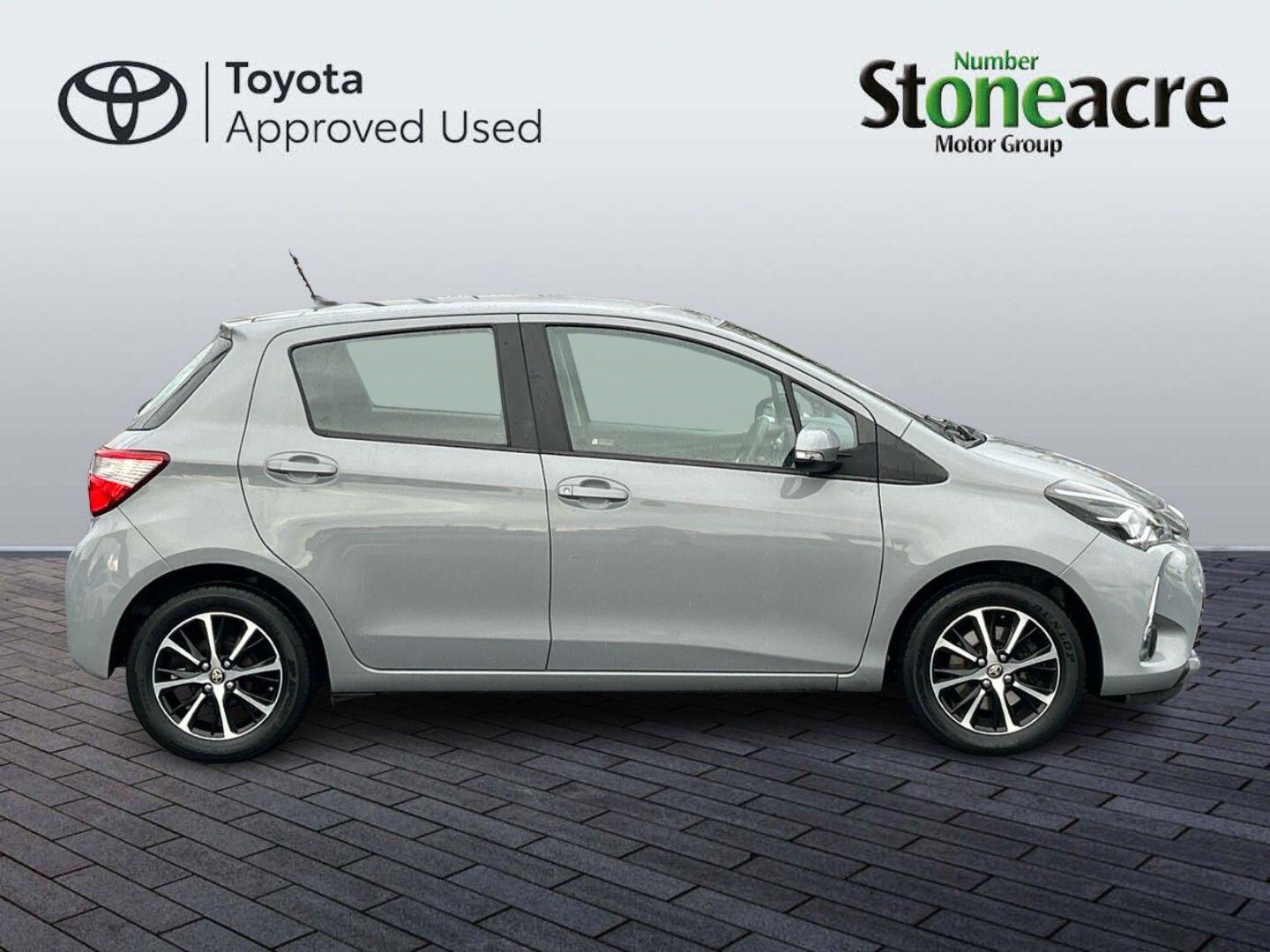 Toyota Yaris 1.5 VVT-i Icon Tech Euro 6 5dr ND67HMH Image 2