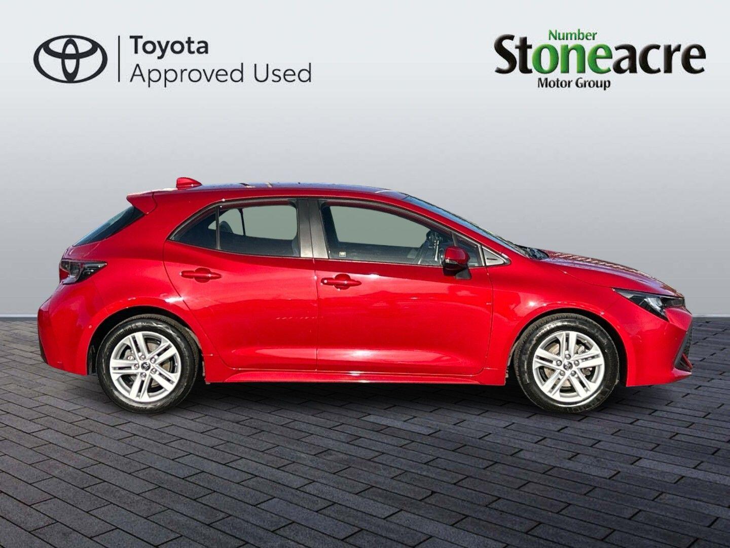Toyota Corolla Hatchback 1.2 VVT-i Icon Tech Euro 6 (s/s) 5dr NC19KZM Image 2