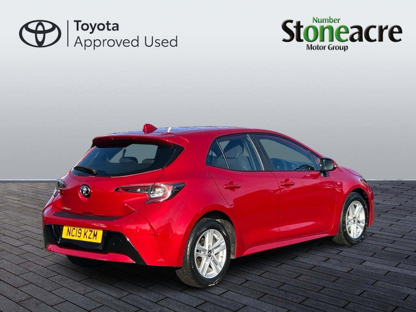 Toyota Corolla Hatchback 1.2 VVT-i Icon Tech Euro 6 (s/s) 5dr NC19KZM Image 3