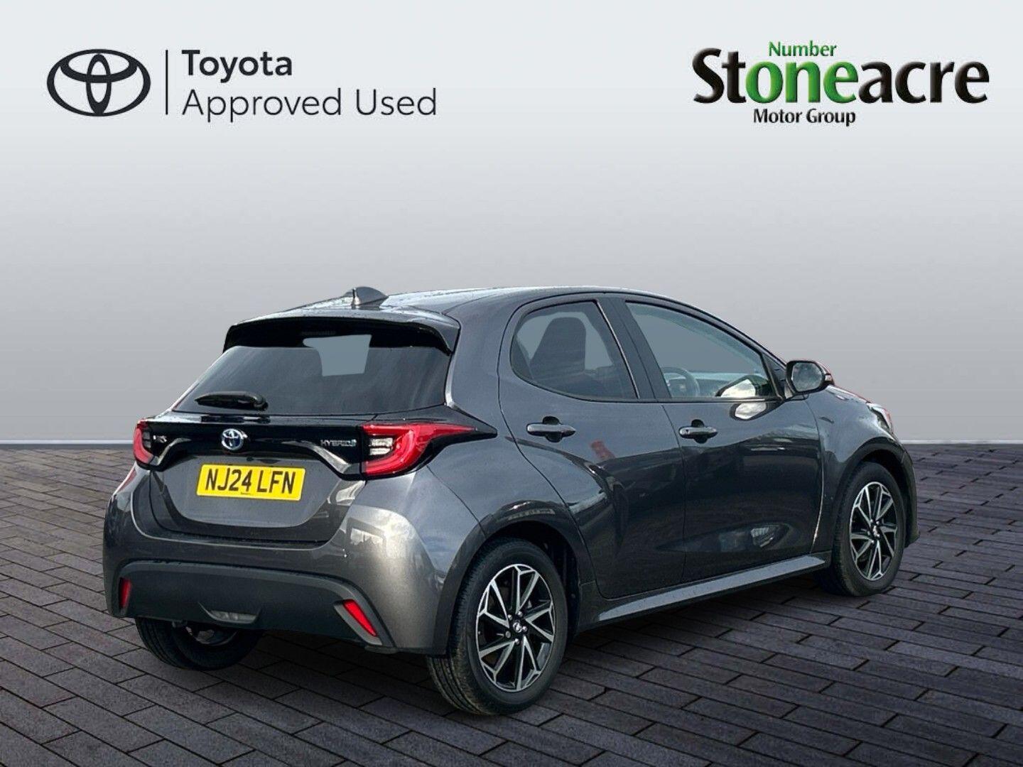 Toyota Yaris 1.5 Hybrid Design 5dr CVT NJ24LFN Image 3