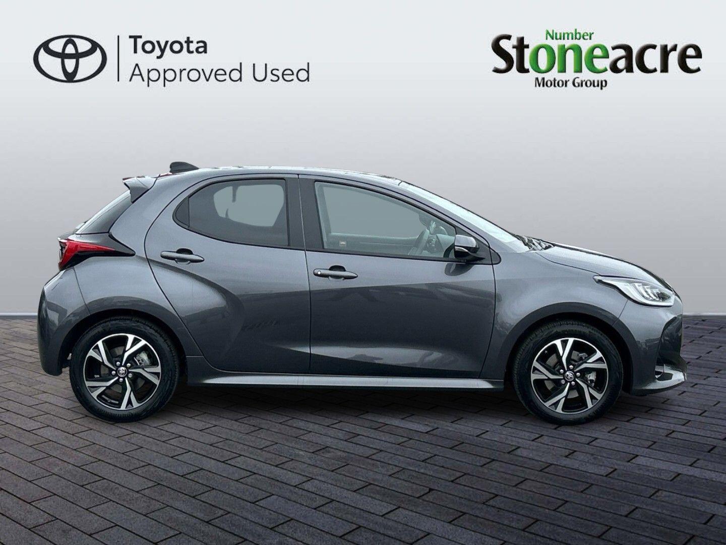 Toyota Yaris 1.5 Hybrid Design 5dr CVT NJ25ETK Image 2