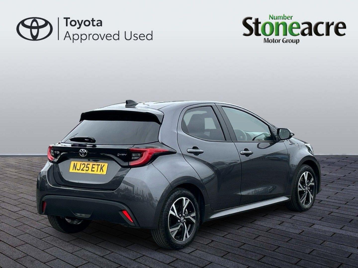 Toyota Yaris 1.5 Hybrid Design 5dr CVT NJ25ETK Image 3