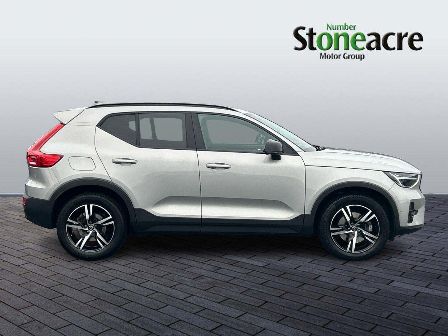 Volvo XC40 2.0 B3P Plus Dark 5dr Auto NL73YWT Image 2