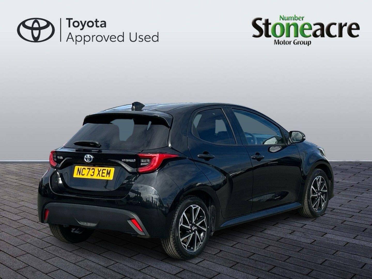 Toyota Yaris 1.5 Hybrid Design 5dr CVT NC73XEM Image 3