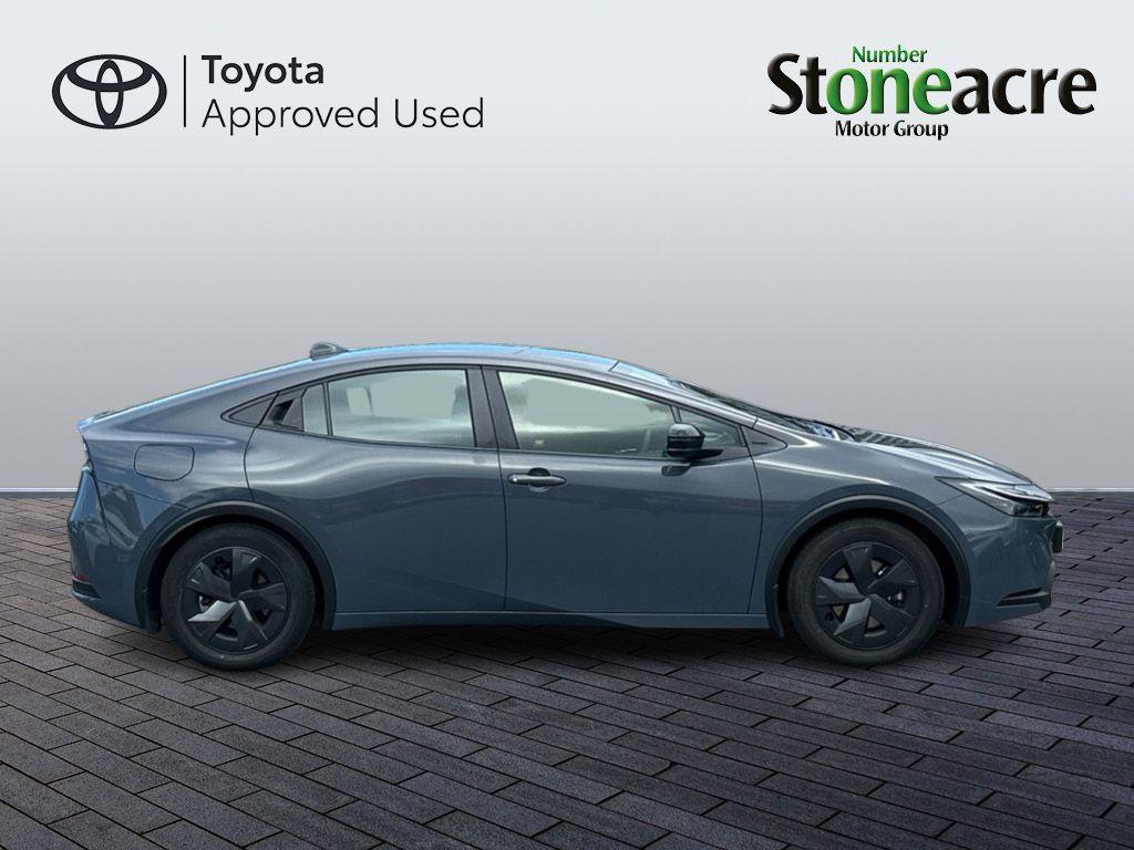 Toyota Prius Plug-in Hybrid 2.0 13.6 kWh Design CVT Euro 6 (s/s) 5dr ND74RXF Image 2