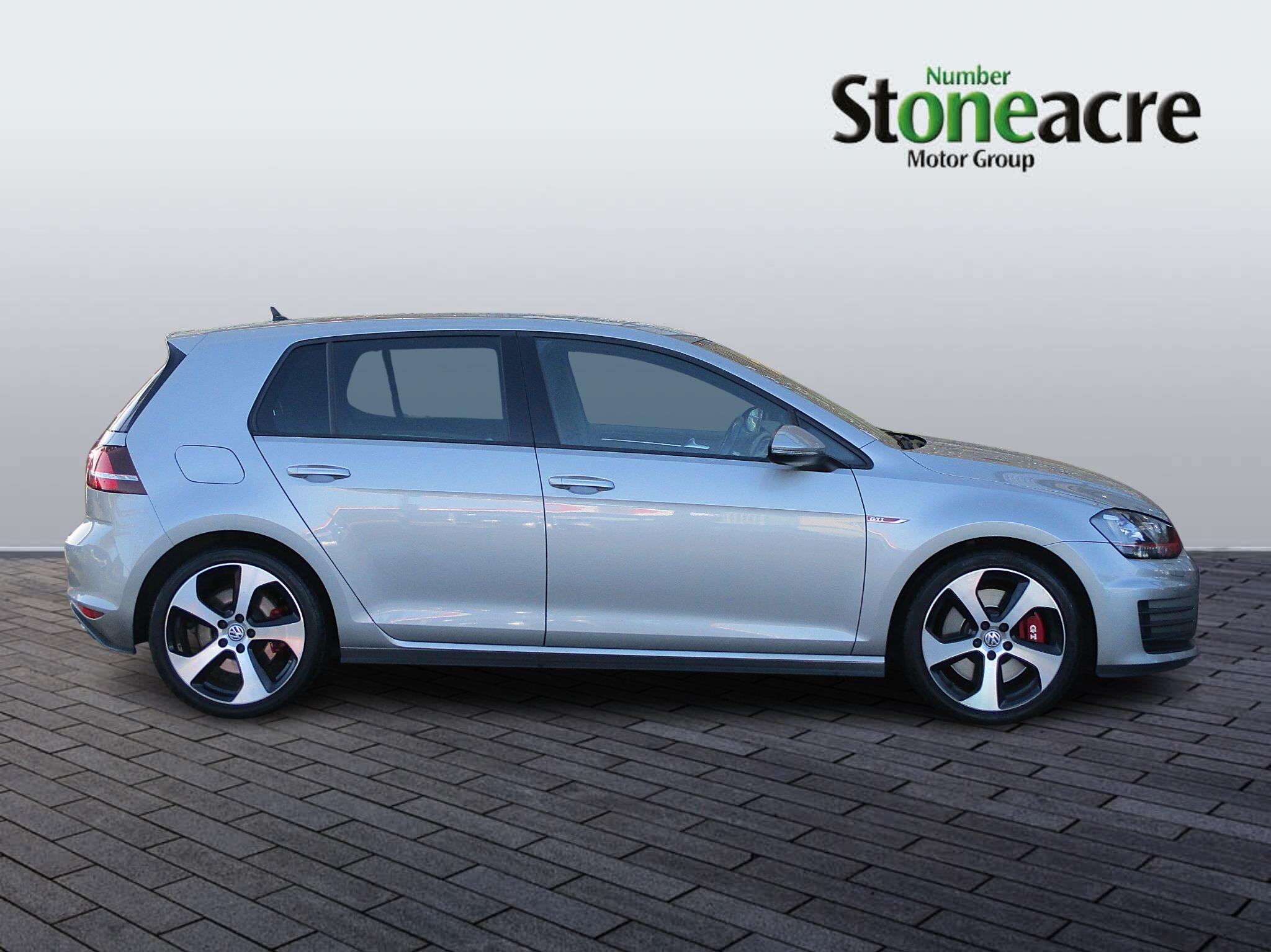 Volkswagen Golf 2.0 TSI BlueMotion Tech GTI Performance Euro 6 (s/s) 5dr DG66TTY Image 2