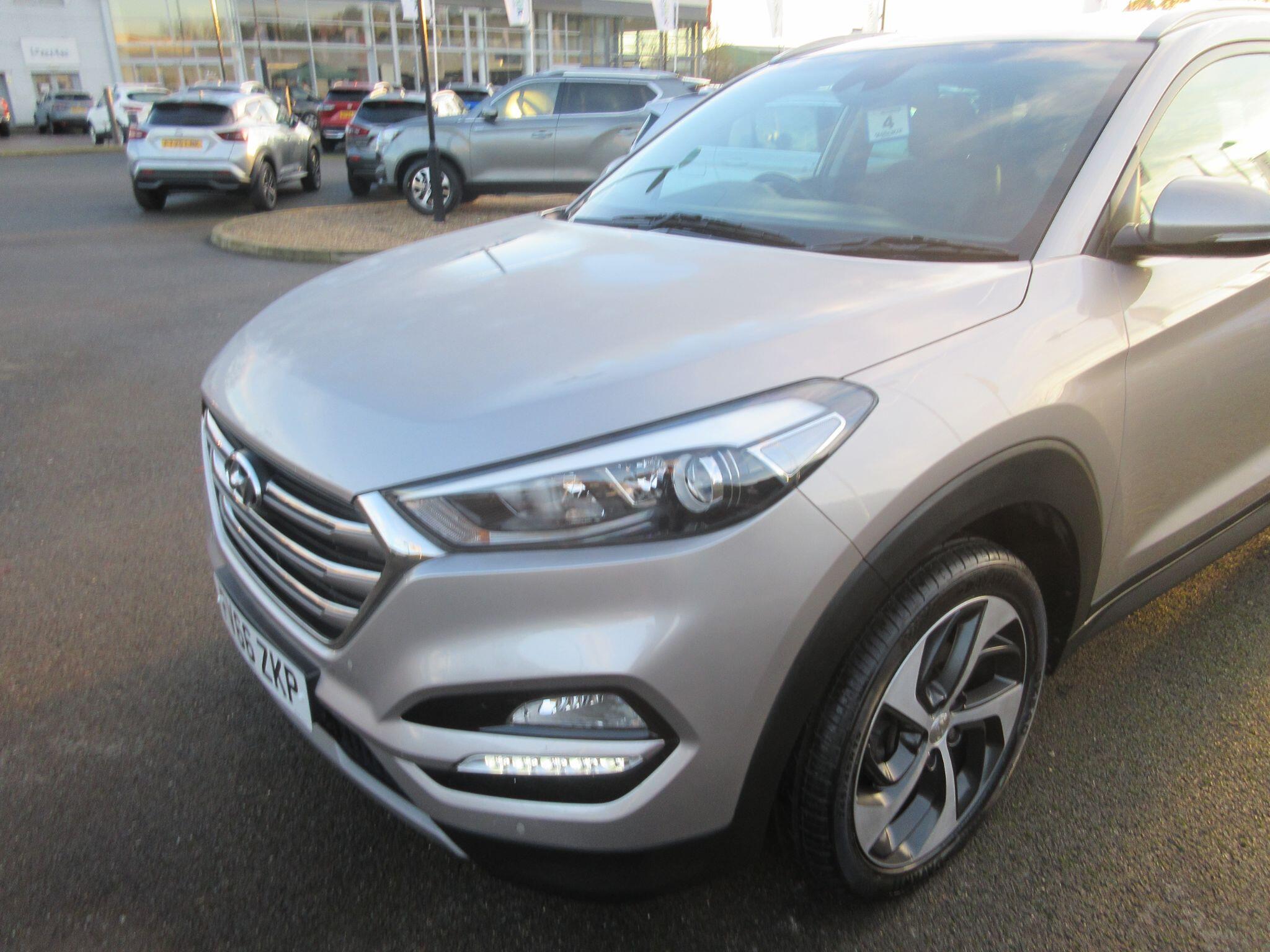 Hyundai TUCSON 2.0 CRDi Premium 4WD Euro 6 5dr FV66ZKP Image 1