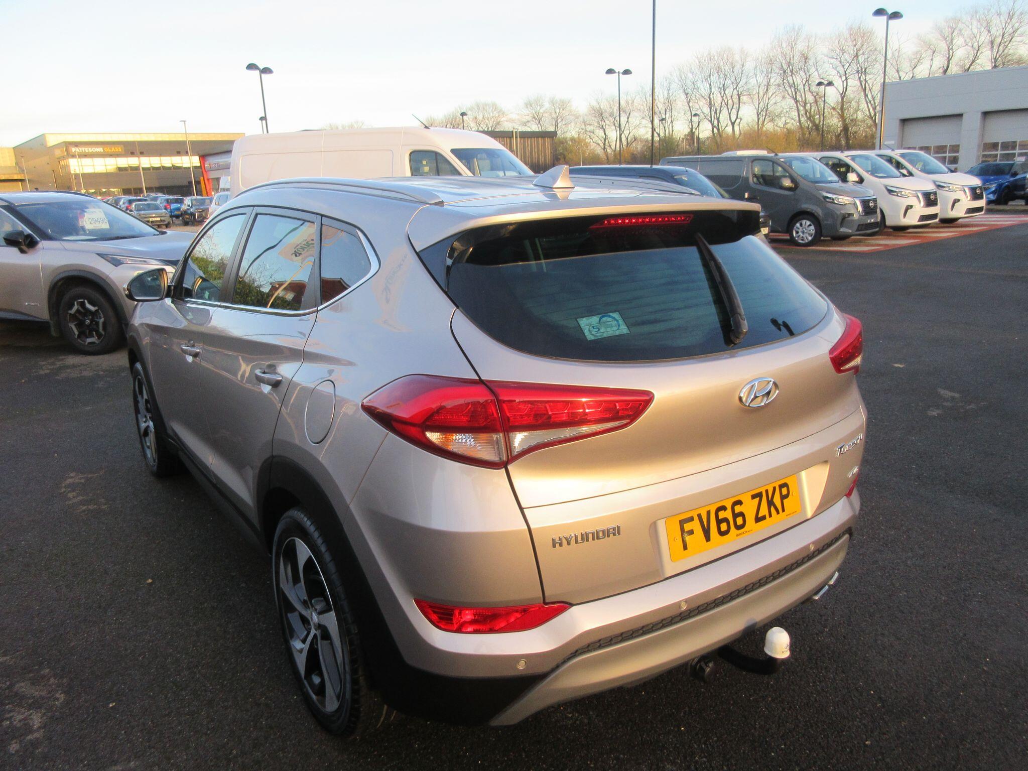 Hyundai TUCSON 2.0 CRDi Premium 4WD Euro 6 5dr FV66ZKP Image 2