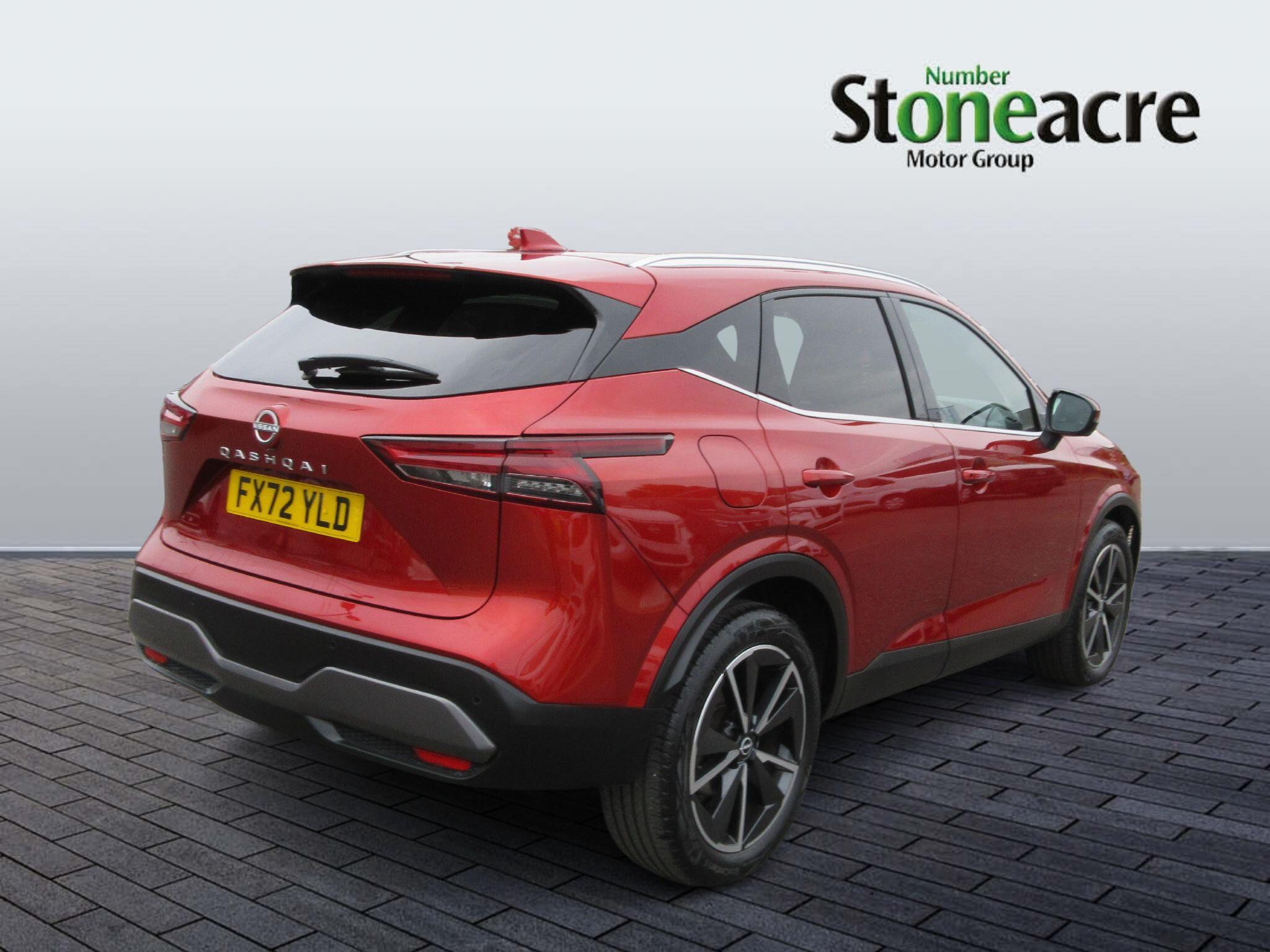 Nissan Qashqai 1.3 DiG-T MH Tekna 5dr FX72YLD Image 3