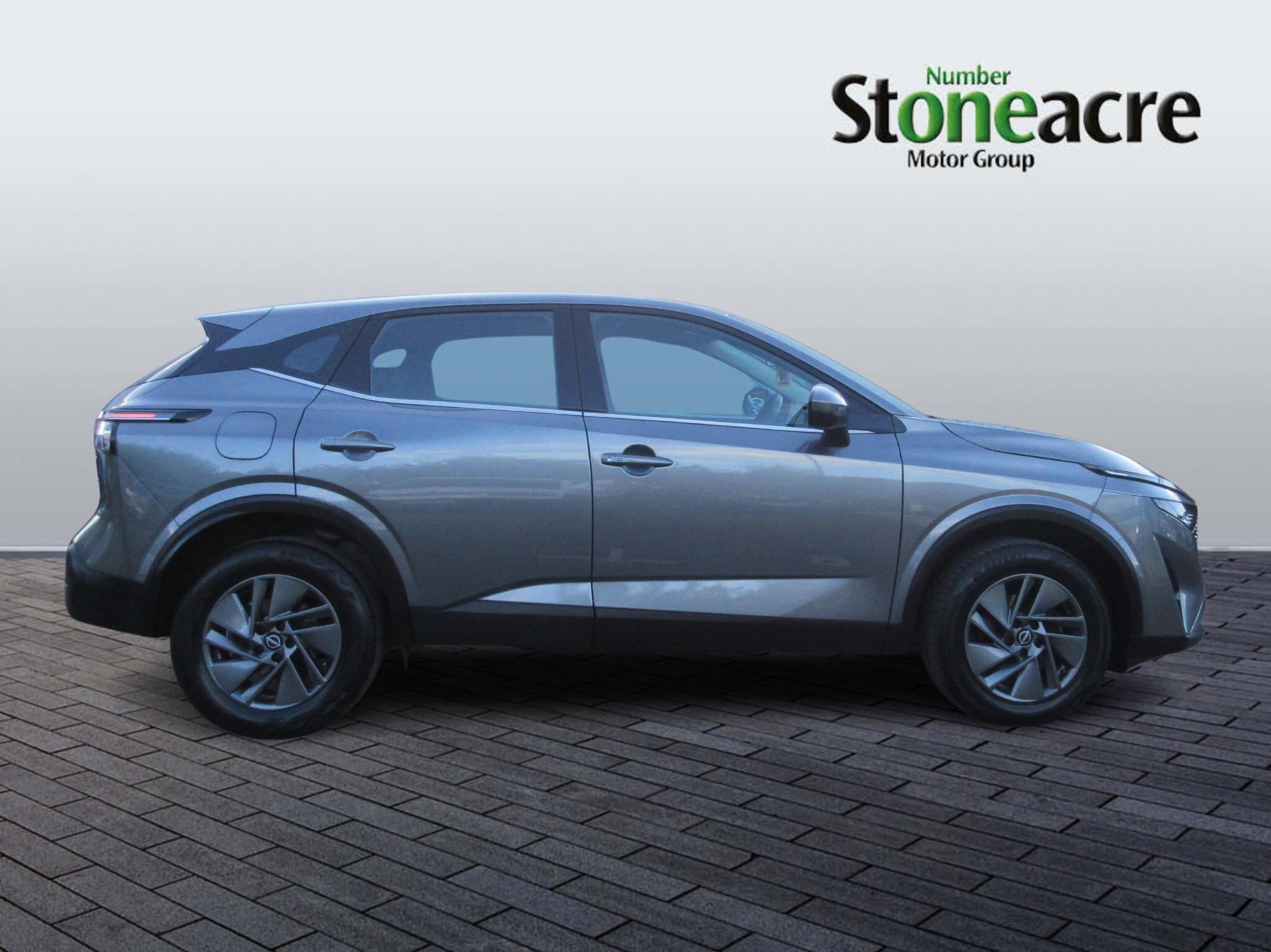 Nissan Qashqai 1.3 DIG-T MHEV Acenta Premium XTRON Euro 6 (s/s) 5dr DP24YRK Image 2