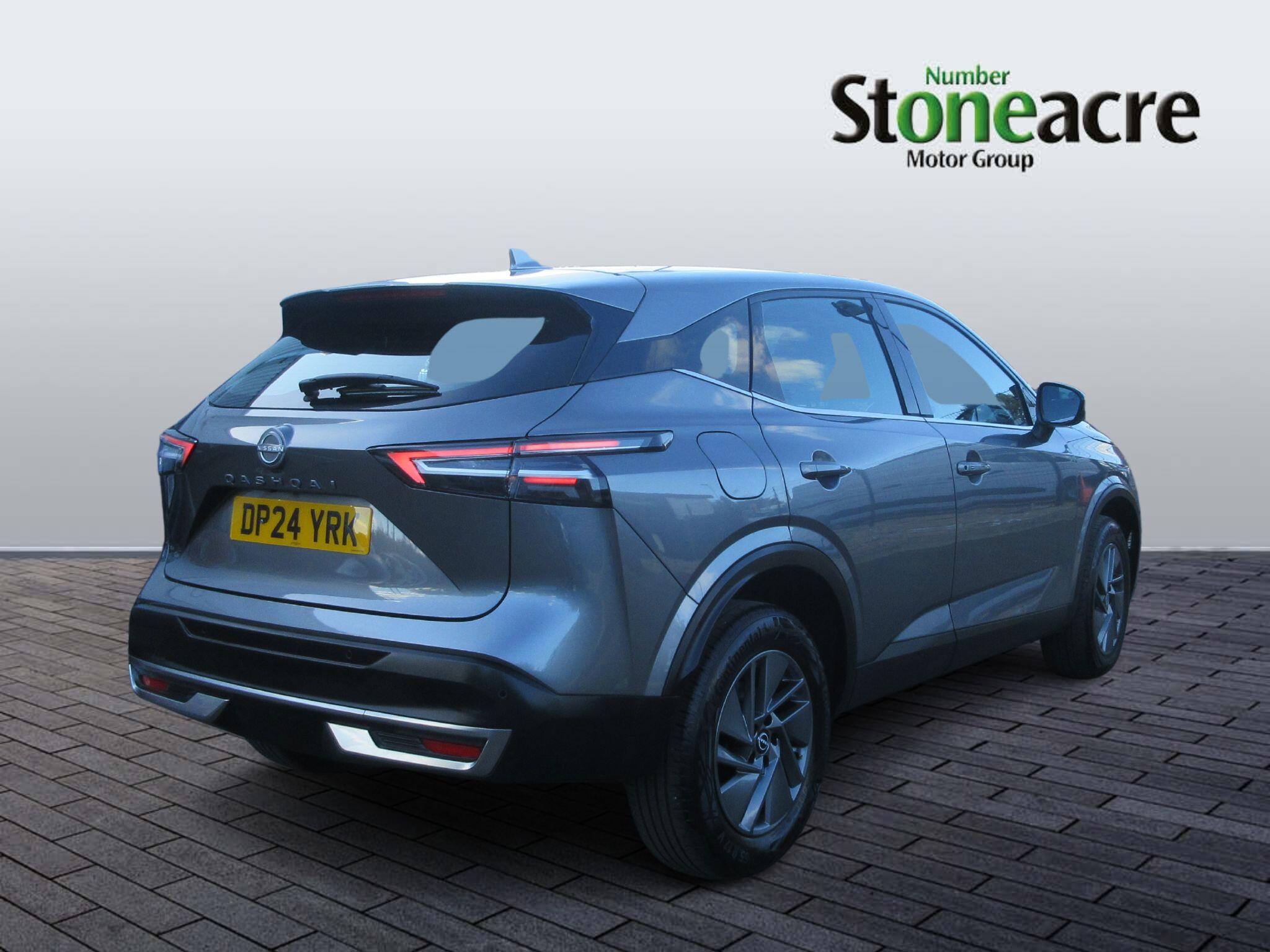 Nissan Qashqai 1.3 DIG-T MHEV Acenta Premium XTRON Euro 6 (s/s) 5dr DP24YRK Image 3