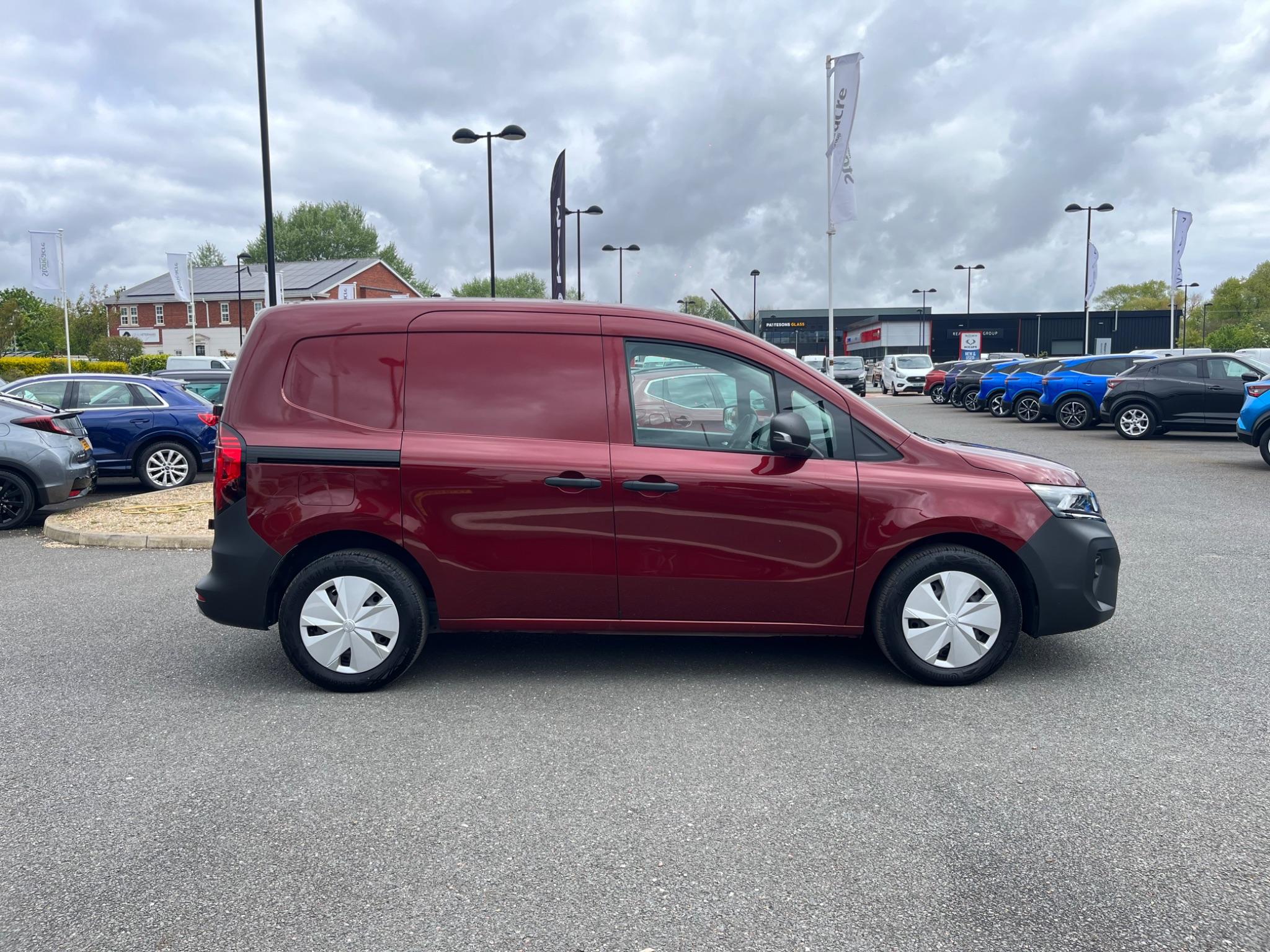 Nissan Townstar 45kWh Acenta Auto L1 6dr (22kW OBC) FV23OFZ Image 2