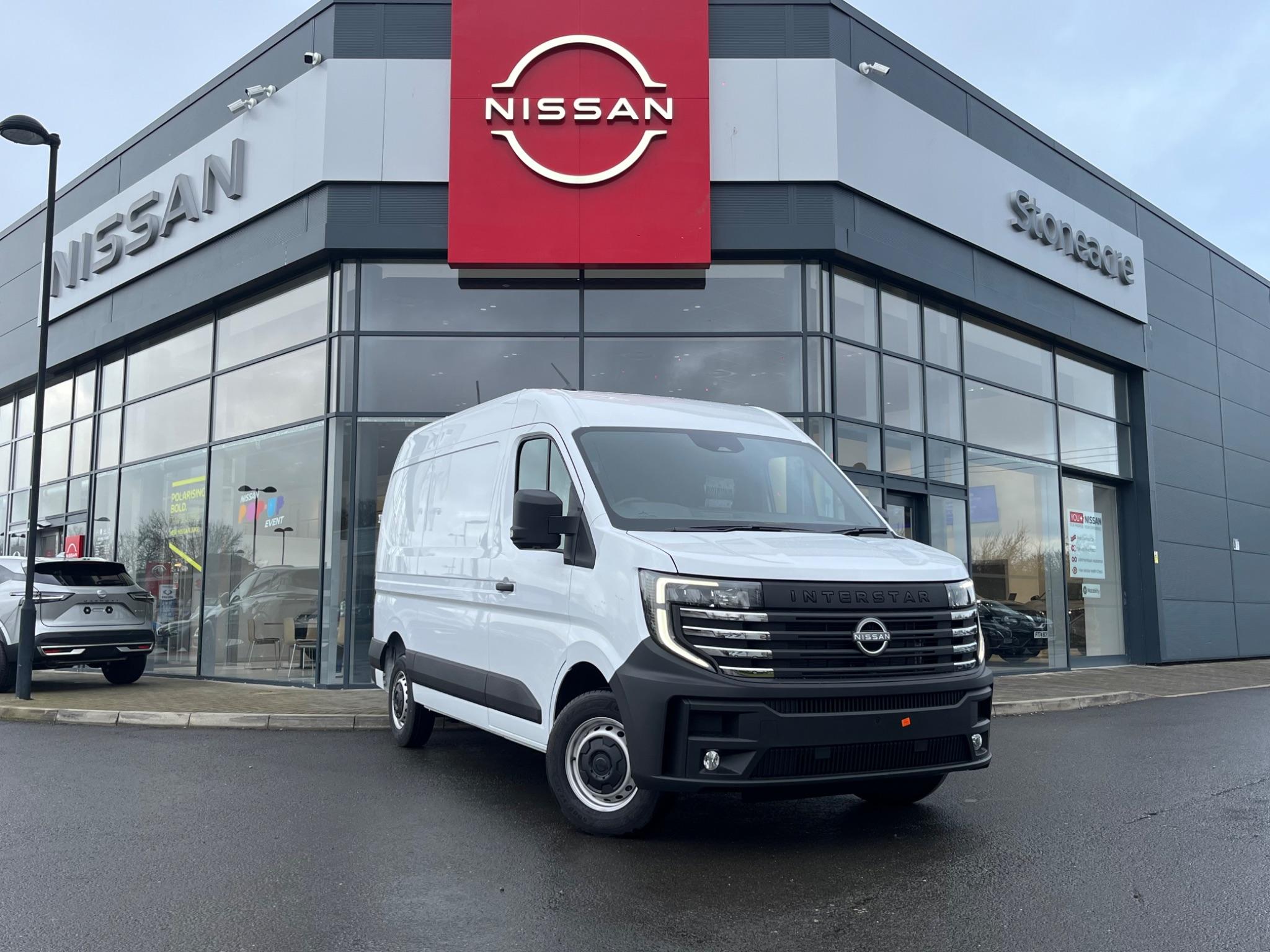 Nissan Interstar 2.0 dCi 35 Tekna L2 Medium Roof Euro 6 (s/s) 4dr null Image 1