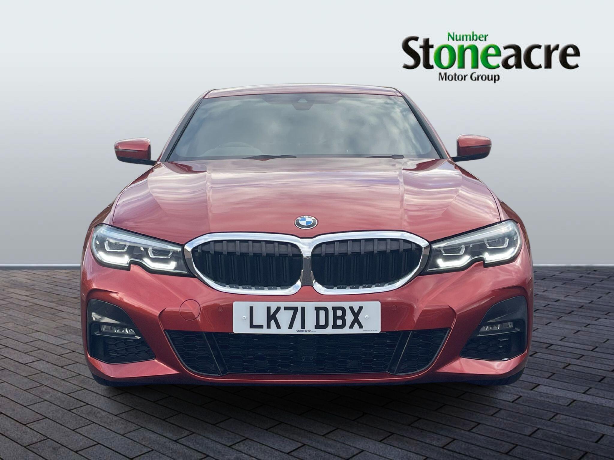 BMW 3 Series 2.0 330i M Sport Auto Euro 6 (s/s) 4dr LK71DBX Image 2
