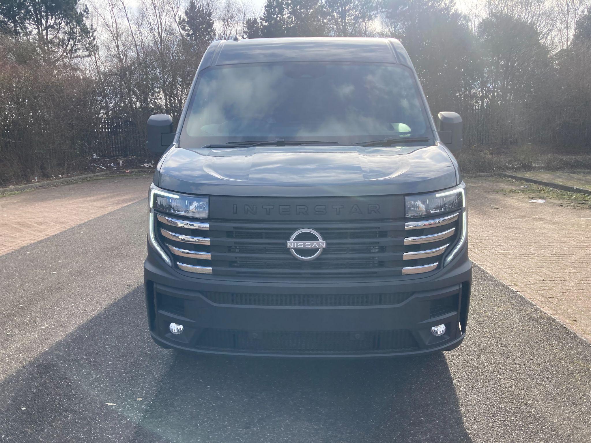 Nissan Interstar 2.0 dCi 35 Tekna Auto L3 Medium Roof Euro 6 (s/s) 4dr null Image 2