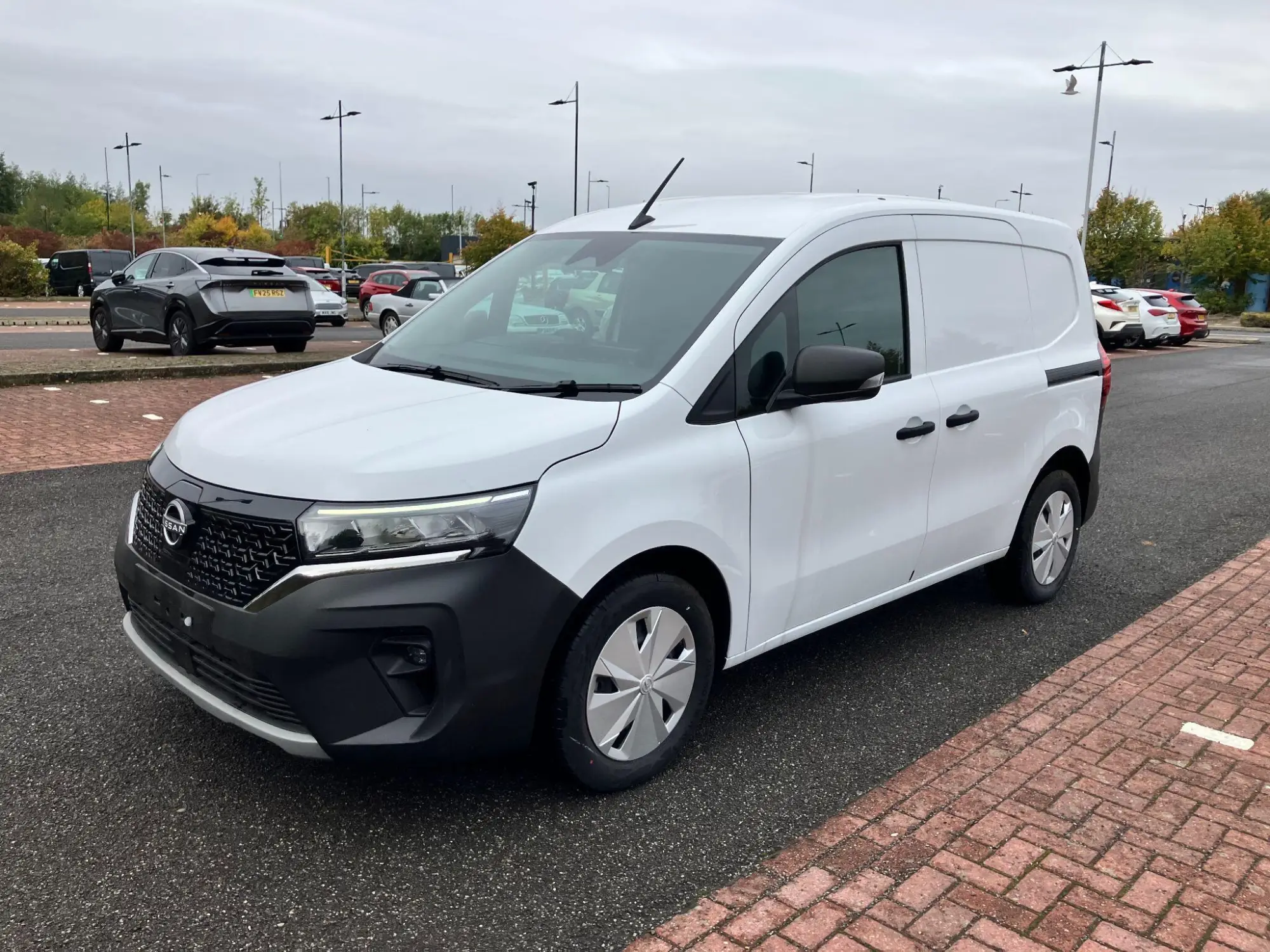 Nissan Townstar 45kWh Acenta Auto L1 6dr (22kW OBC) FY75HVW Image 3