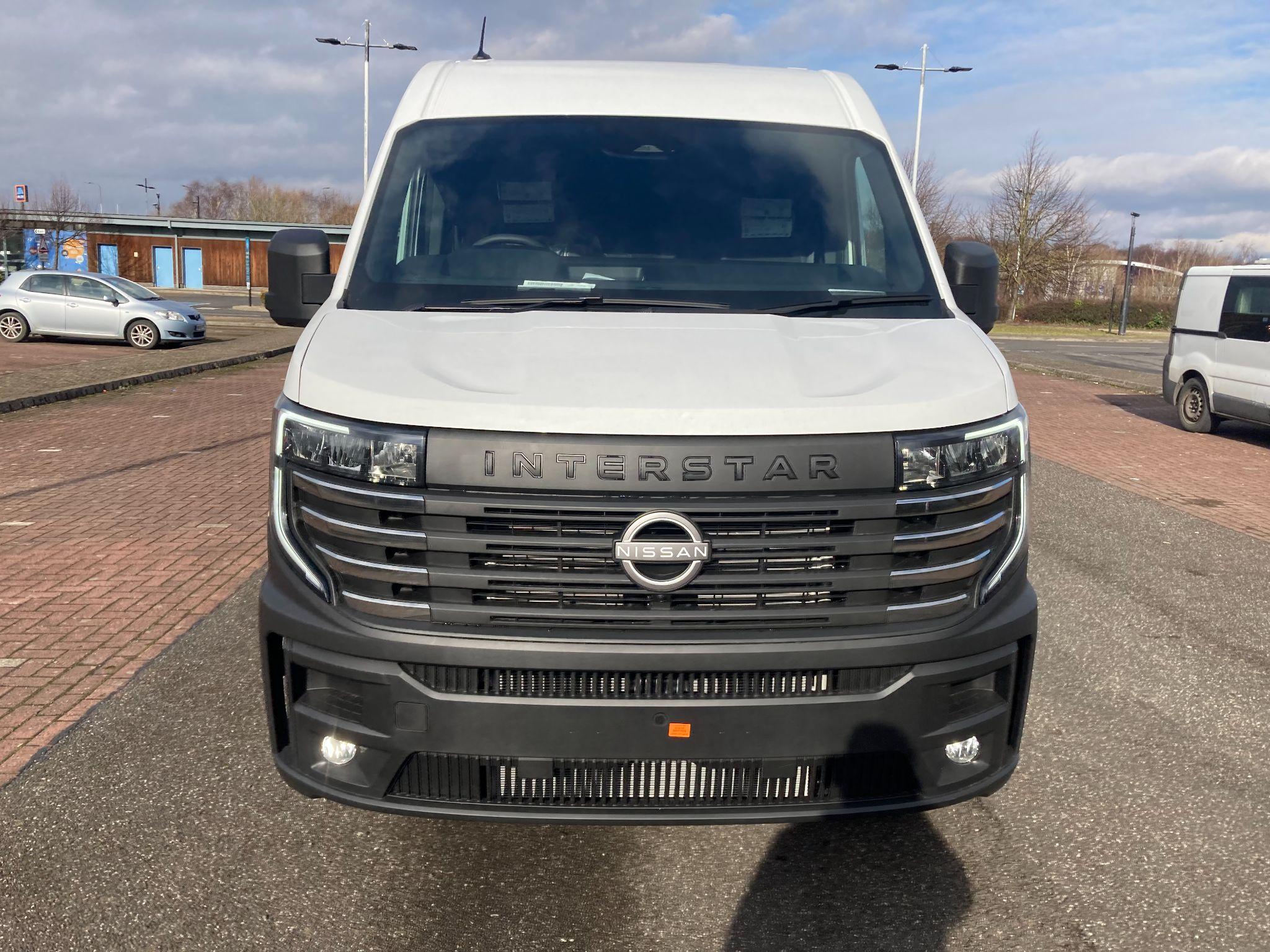 Nissan Interstar 2.0 dCi 35 Acenta L2 Medium Roof Euro 6 (s/s) 4dr null Image 2