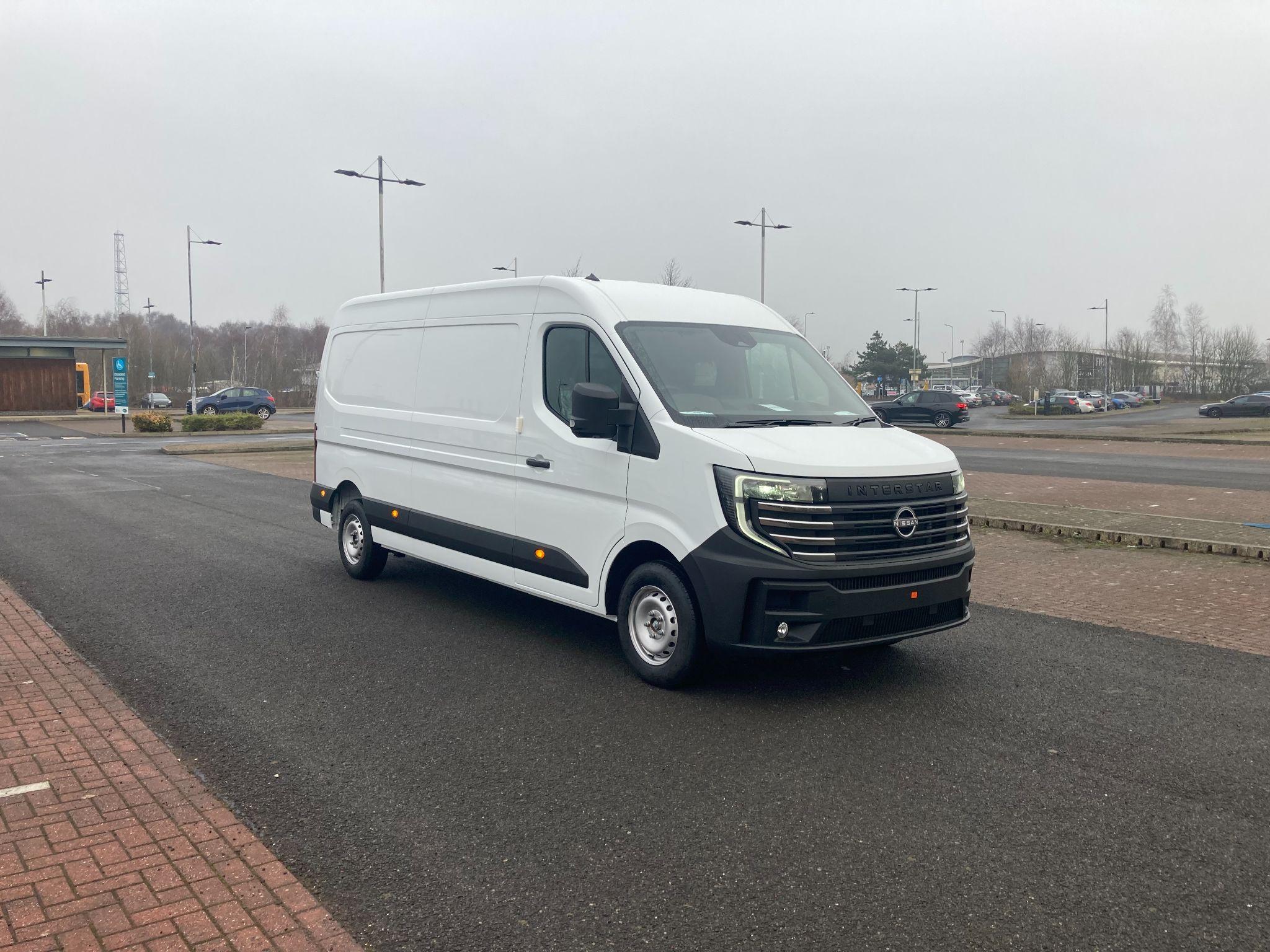 Nissan Interstar 2.0 dCi 35 Acenta L3 Medium Roof Euro 6 (s/s) 4dr null Image 1