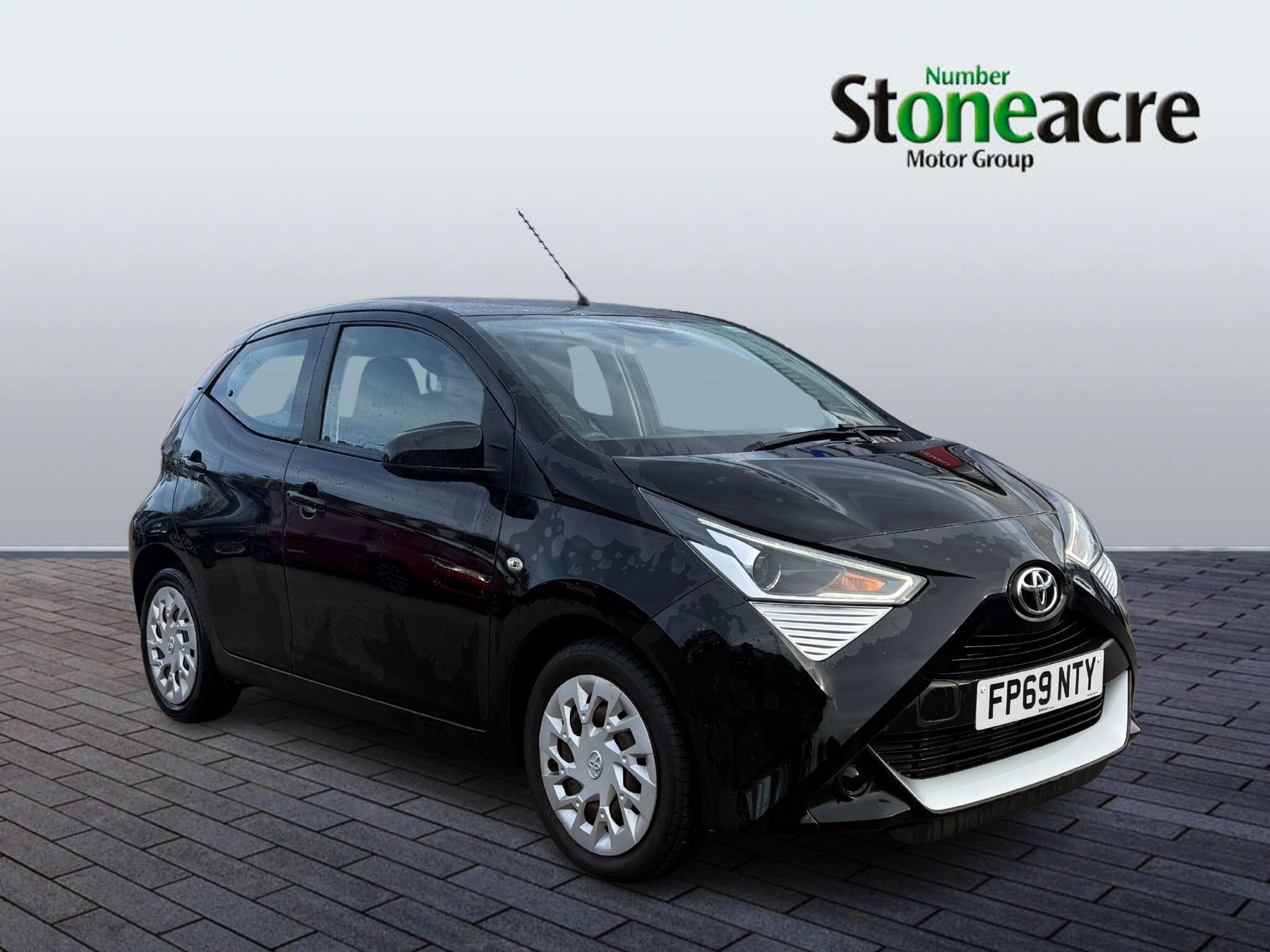Toyota Aygo 1.0 VVT-i X-Play 5dr FP69NTY Image 1