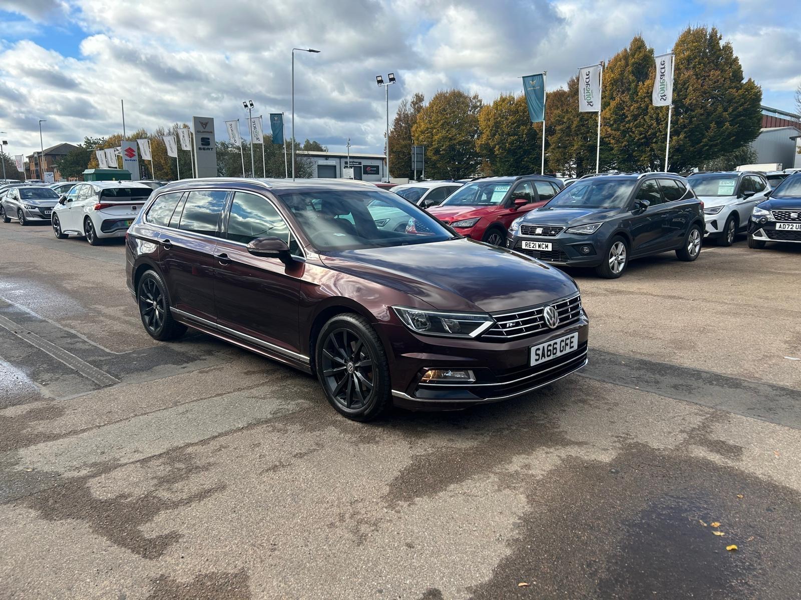 Volkswagen Passat 2.0 TDI BlueMotion Tech R-Line Estate 5dr Diesel Manual Euro 6 (s/s) (150 ps) SA66GFE Image 1