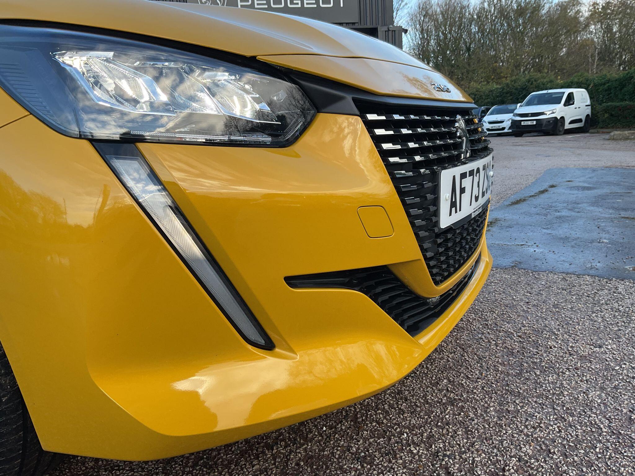 Peugeot 208 1.2 PureTech Allure Premium + EAT Euro 6 (s/s) 5dr AF73ZSO Image 2