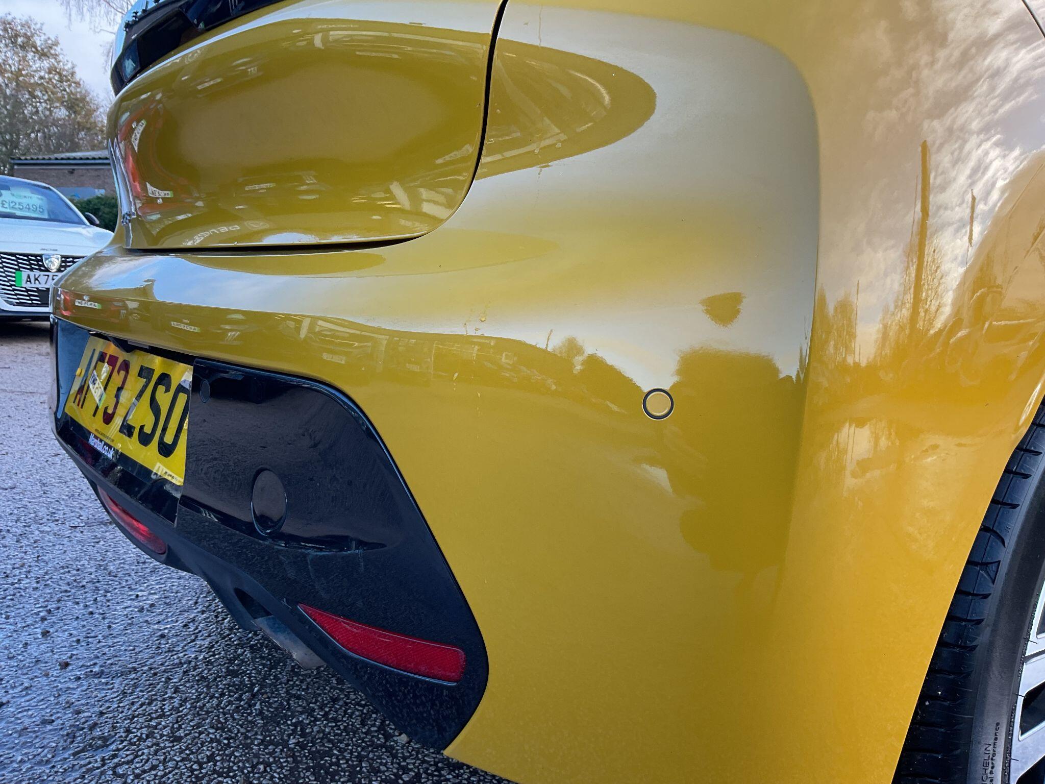 Peugeot 208 1.2 PureTech Allure Premium + EAT Euro 6 (s/s) 5dr AF73ZSO Image 3