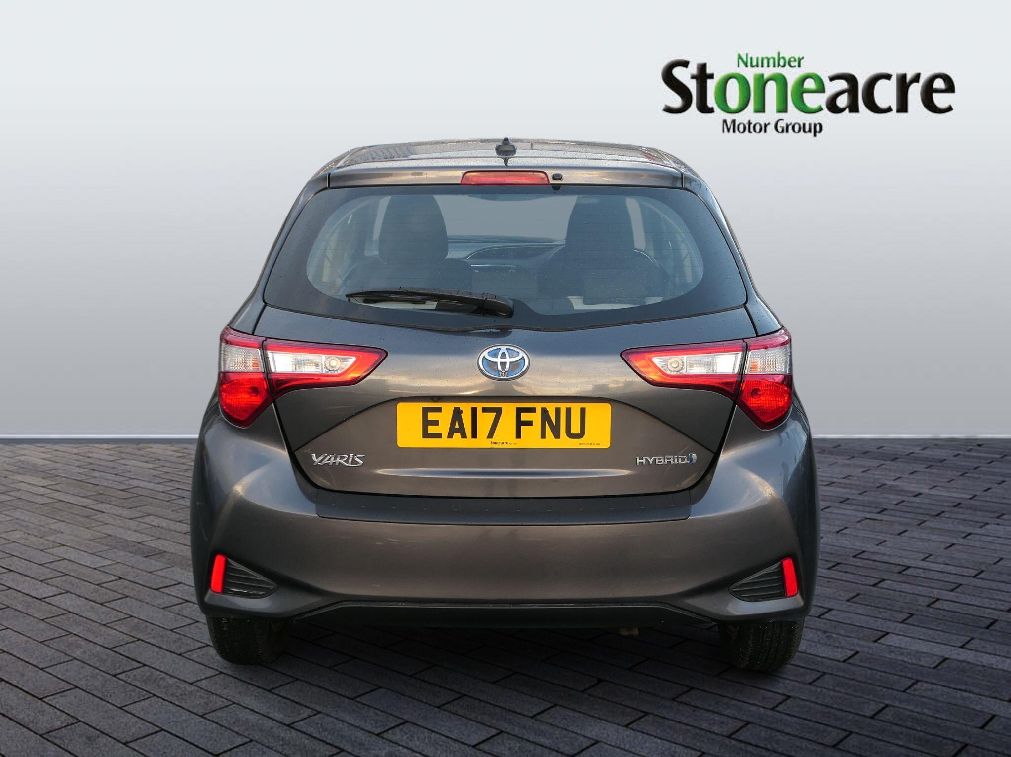 Toyota Yaris 1.5 VVT-h Icon Tech Hatchback 5dr Petrol Hybrid E-CVT Euro 6 (s/s) (100 ps) EA17FNU Image 3