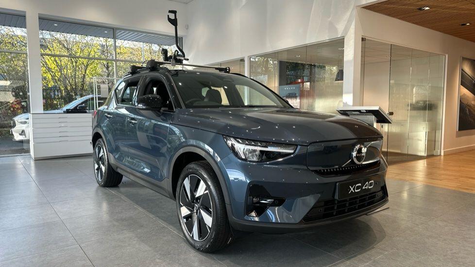 Volvo EX40 Single Motor Extended Range 82kWh Plus Pro Auto 5dr YF75LLD Image 2