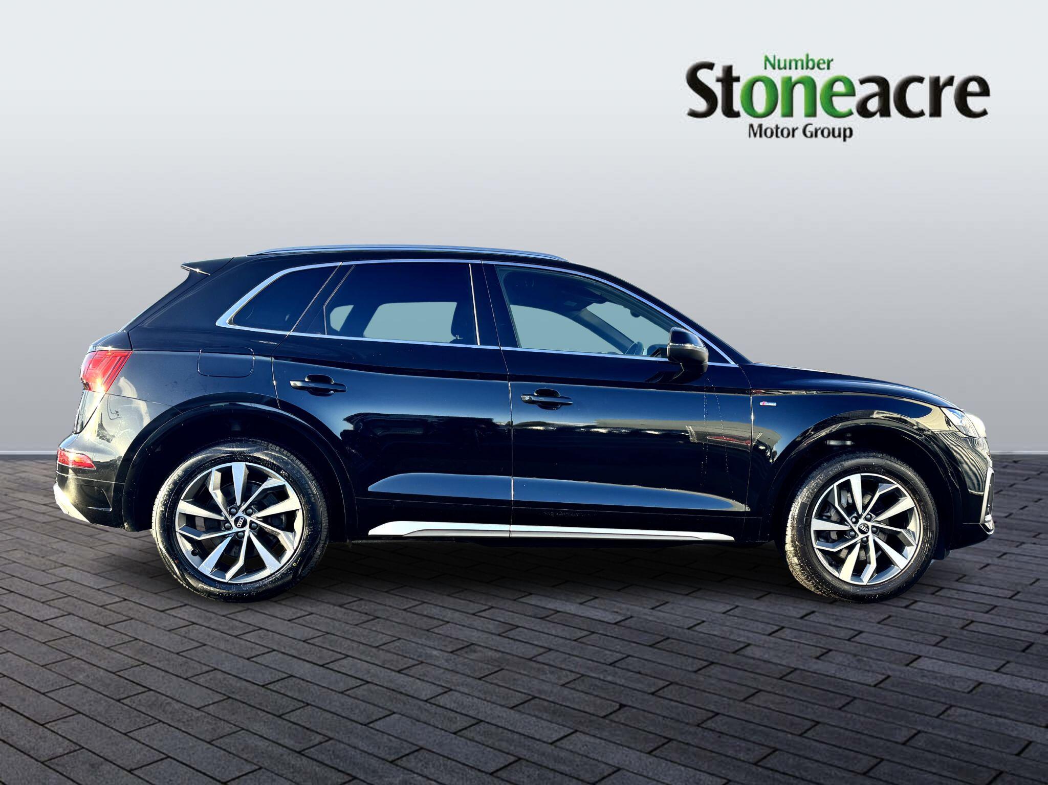 Audi Q5 2.0 TFSI 45 S line S Tronic quattro Euro 6 (s/s) 5dr CA72BVO Image 2