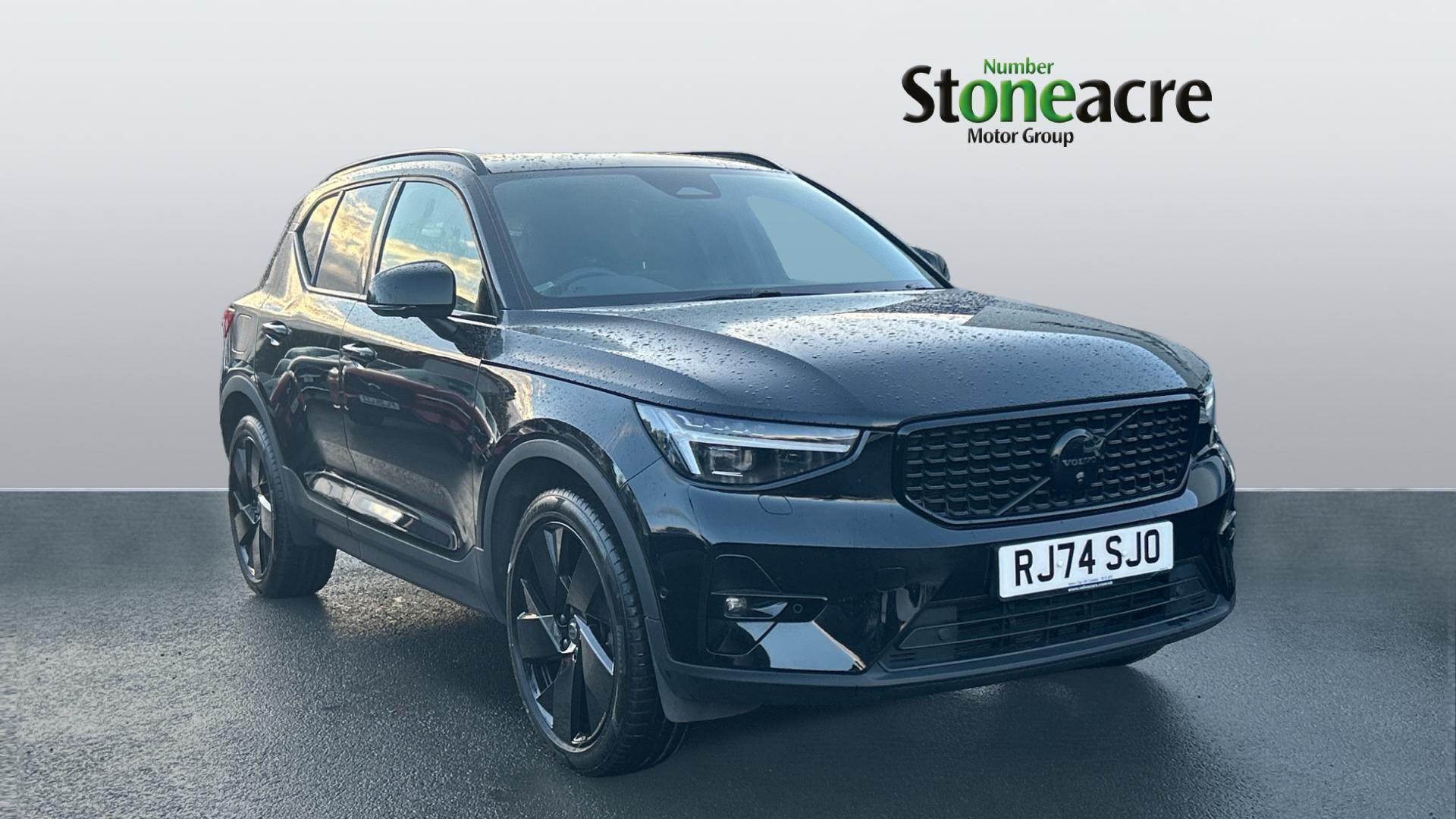Volvo XC40 2.0 B4 MHEV Ultra Black Edition DCT Auto Euro 6 (s/s) 5dr RJ74SJO Image 1