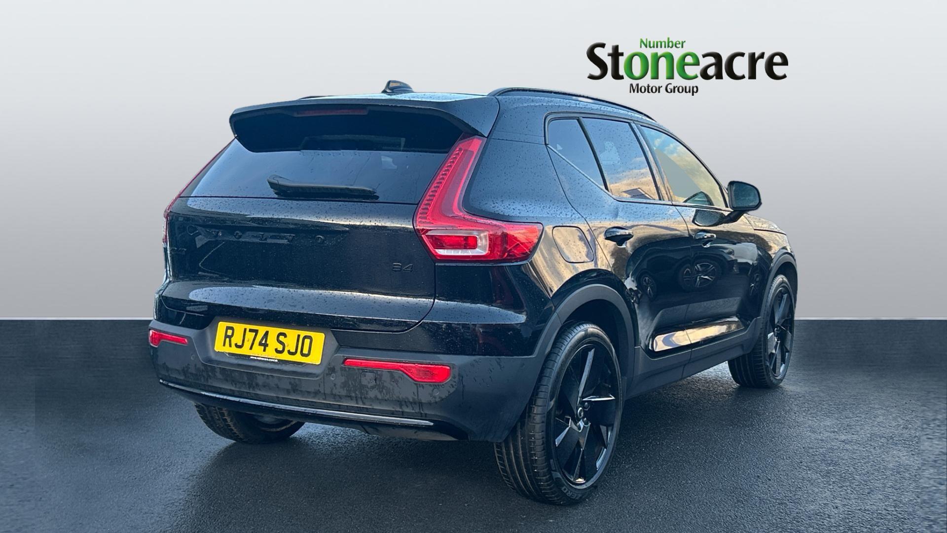 Volvo XC40 2.0 B4 MHEV Ultra Black Edition DCT Auto Euro 6 (s/s) 5dr RJ74SJO Image 2