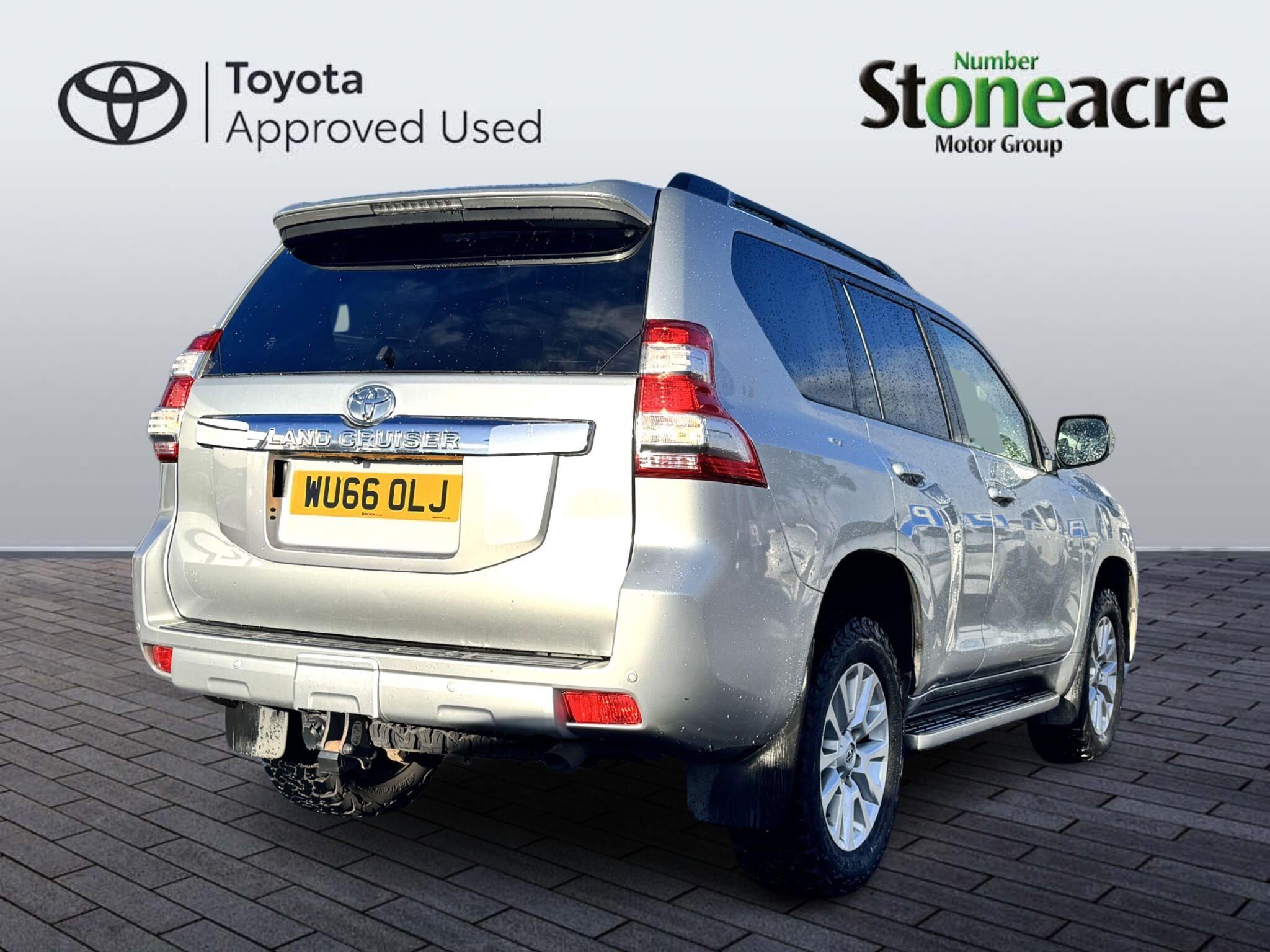 Toyota Land Cruiser 2.8D Icon Auto 4WD Euro 6 5dr (7 Seats) WU66OLJ Image 3