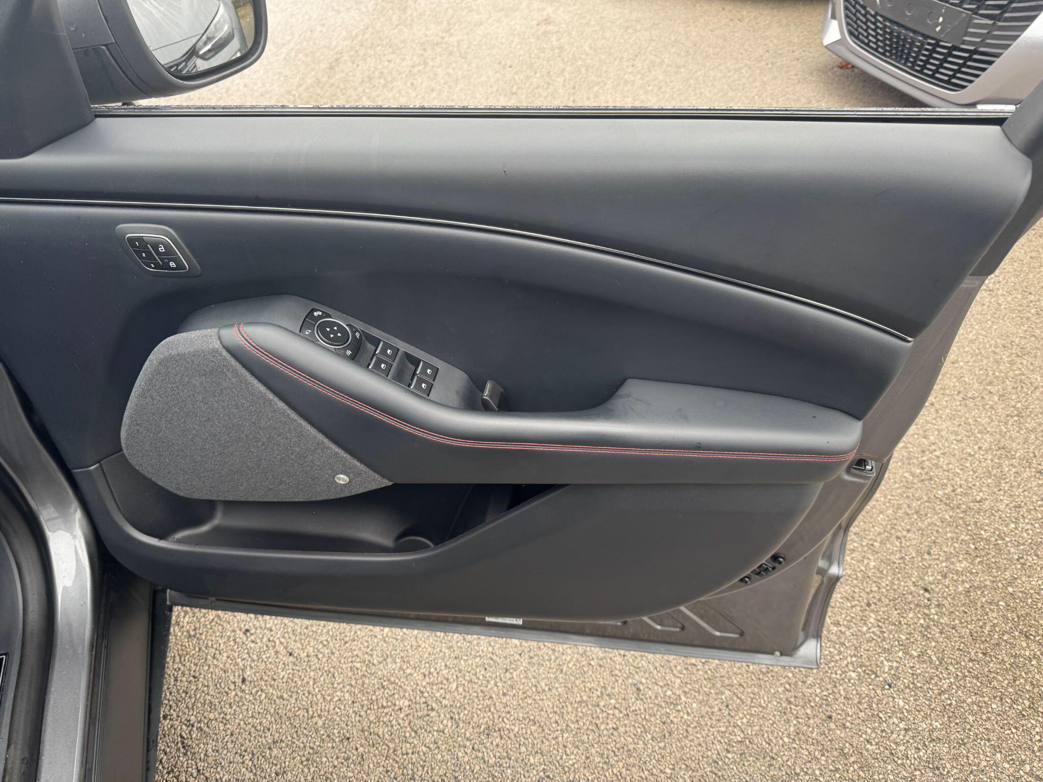 Ford Mustang Mach-E Extended Range 91kWh First Edition AWD 5dr YM21OJW Image 2