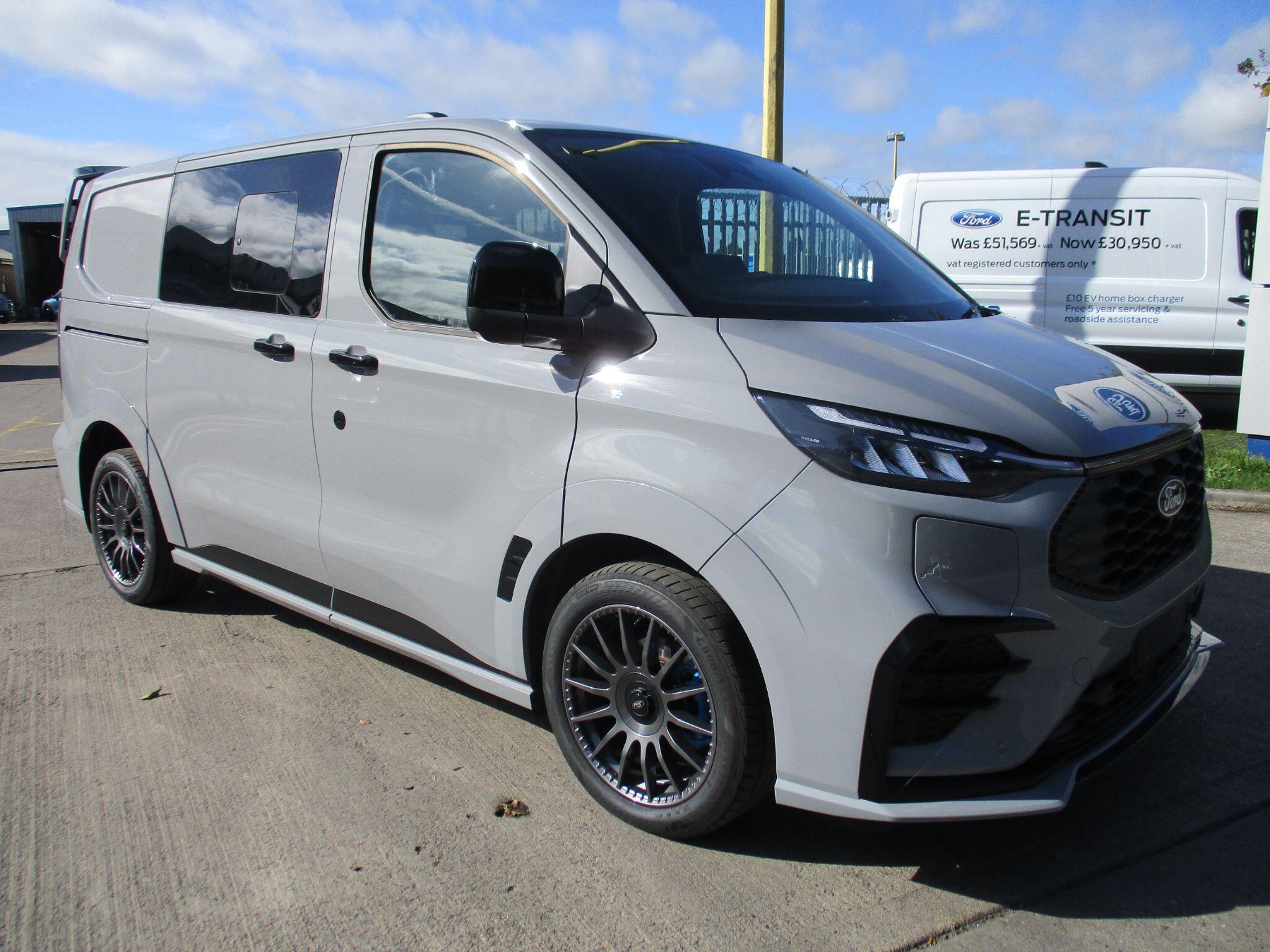 Ford Transit Custom 2.5 320 Duratec 11.8kWh MS-RT Crew Van Auto L1 H1 Euro 6 5dr null Image 1