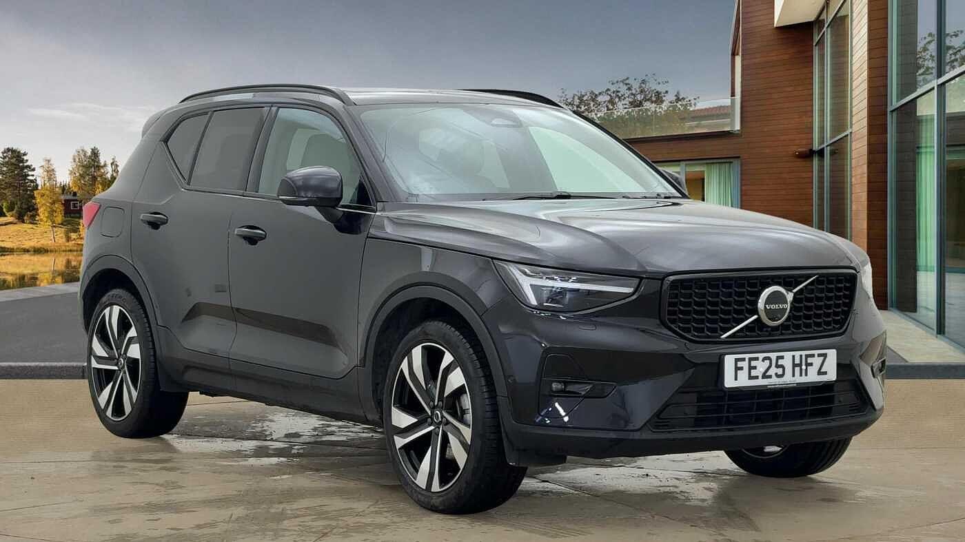 Volvo XC40 2.0 B4 MHEV Ultra Dark DCT Auto Euro 6 (s/s) 5dr FE25HFZ Image 1