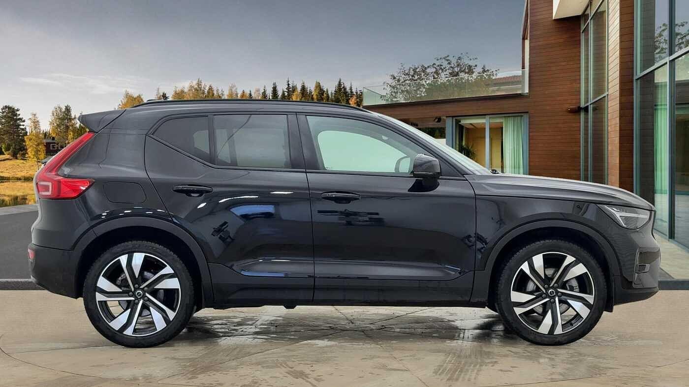 Volvo XC40 2.0 B4 MHEV Ultra Dark DCT Auto Euro 6 (s/s) 5dr FE25HFZ Image 2