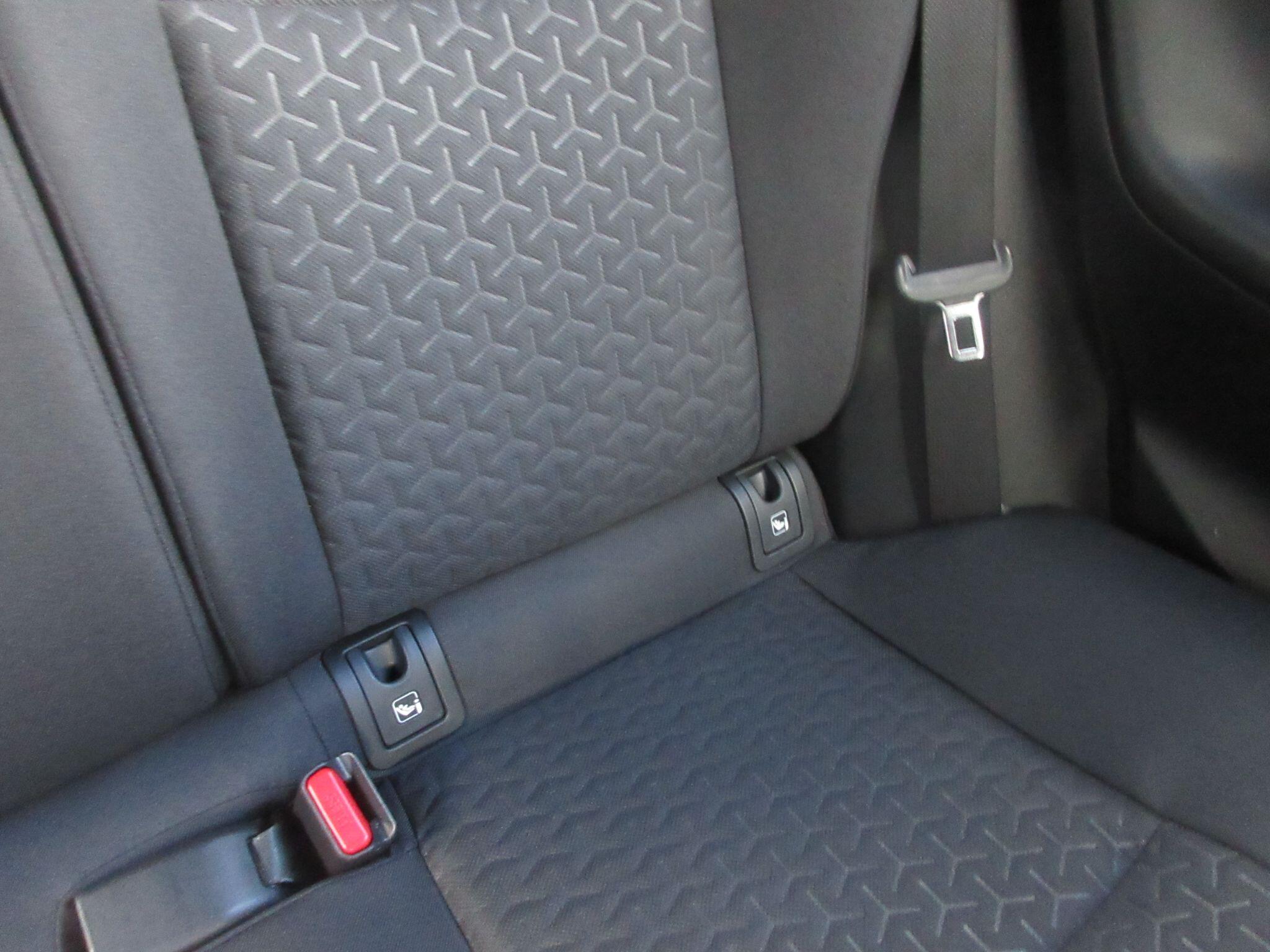 Toyota Yaris Cross 1.5 Hybrid Design 5dr CVT YM72JKV Image 2