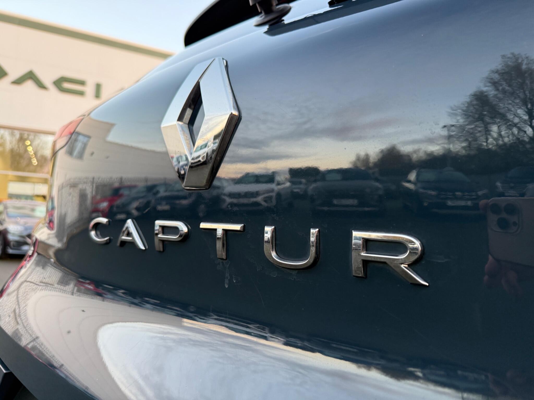 Renault Captur E-Tech 1.6 E-TECH Hybrid 145 Iconic Edition 5dr Auto NU22UJN Image 3