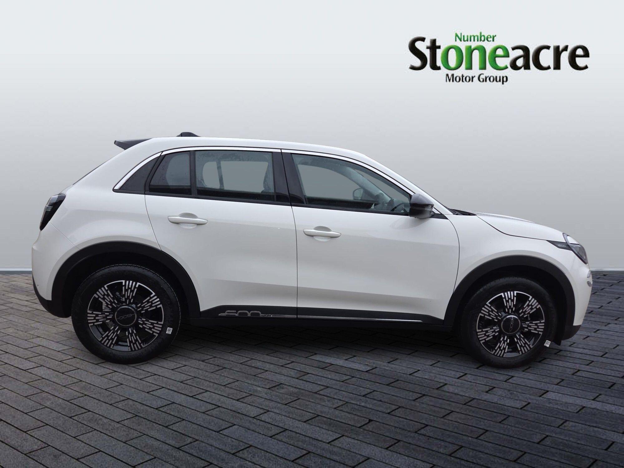 Fiat 600 1.2 MHEV e-DCT Euro 6 (s/s) 5dr FY75RGV Image 2