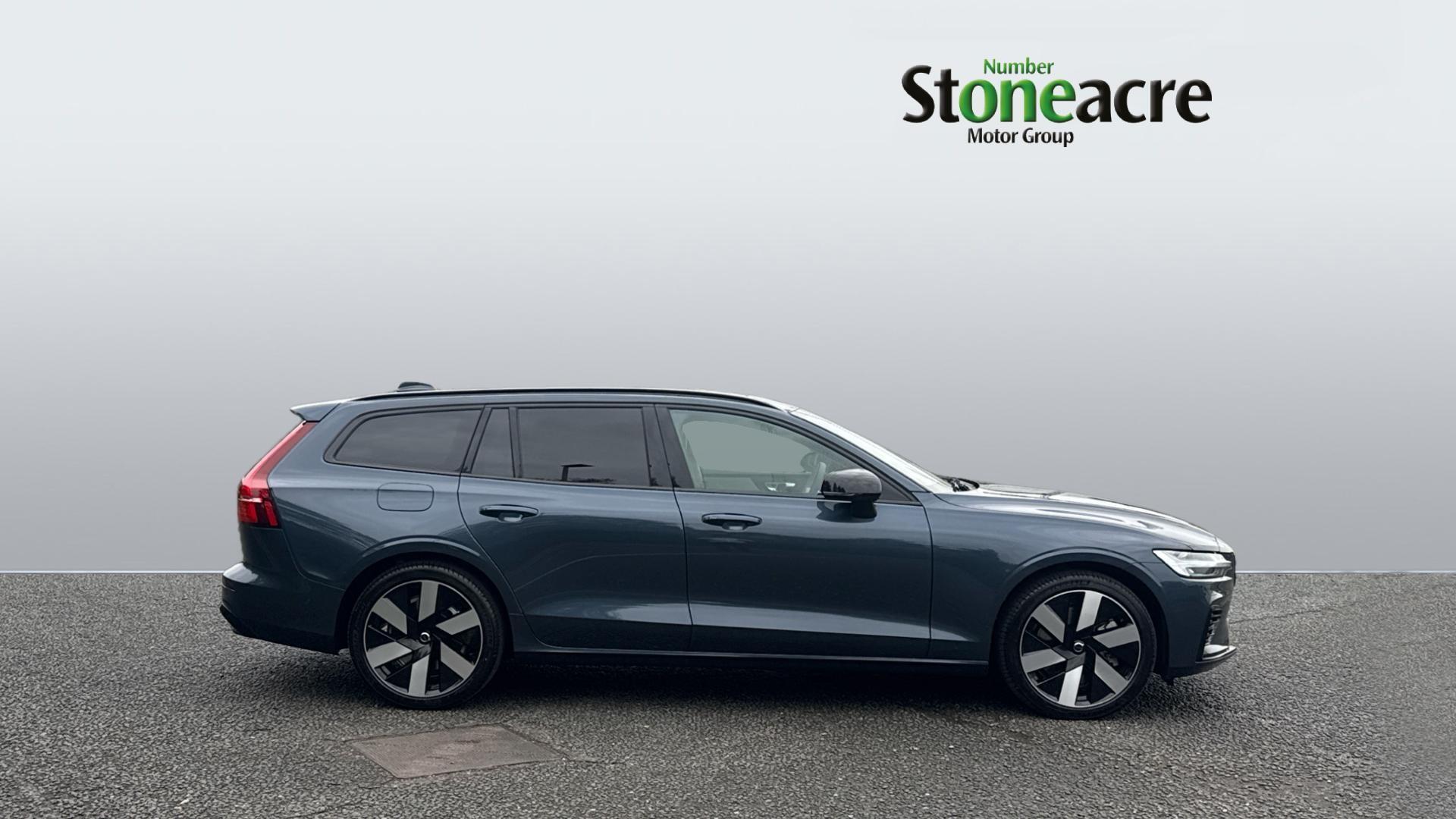 Volvo V60 Plug-In Hybrid 2.0 T8 18.8kWh Ultra Auto AWD Euro 6 (s/s) 5dr NL75RYH Image 3