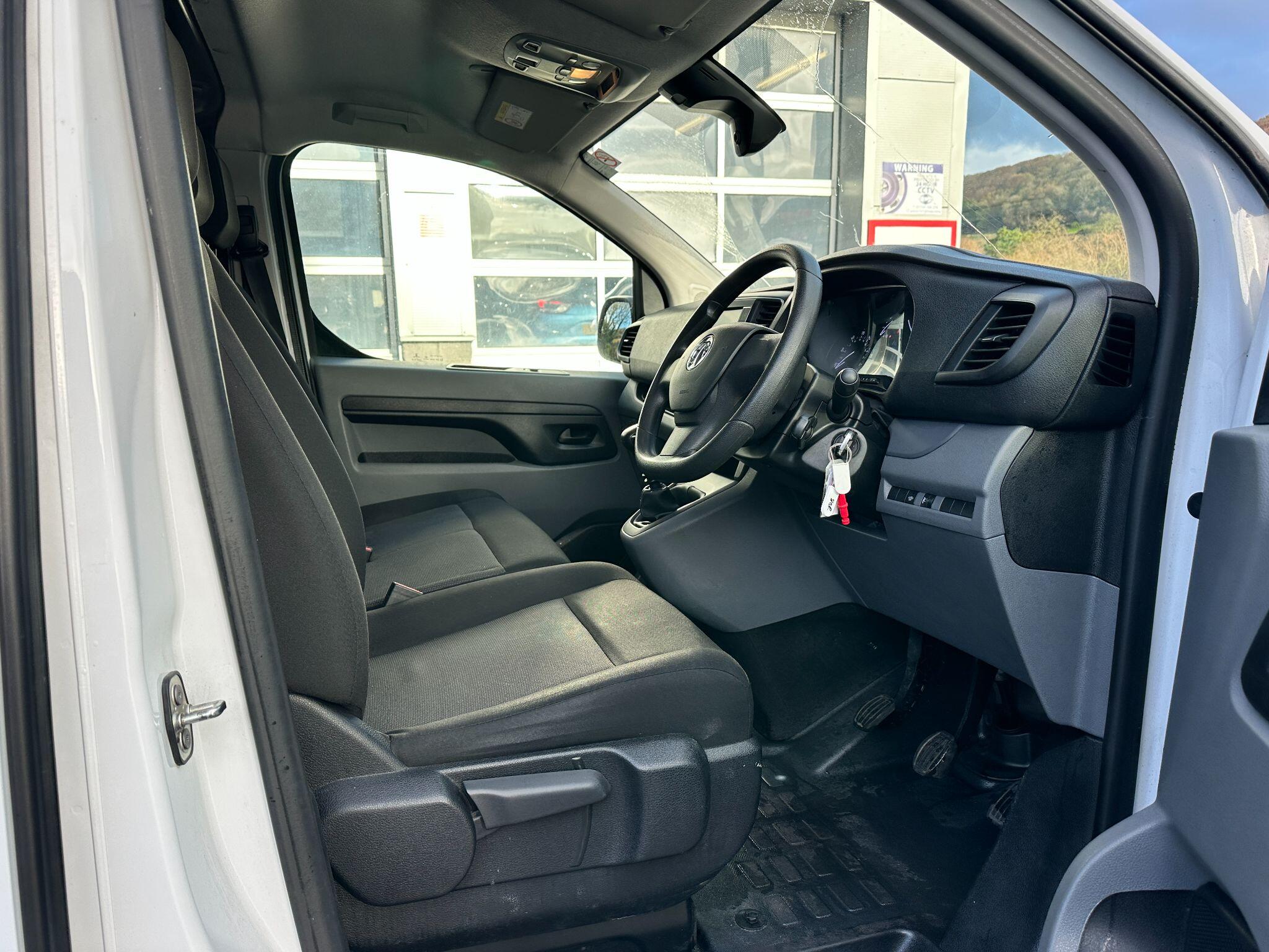 Vauxhall Vivaro 1.5 Turbo D 2700 Dynamic L1 H1 Euro 6 (s/s) 6dr YE72XXF Image 1