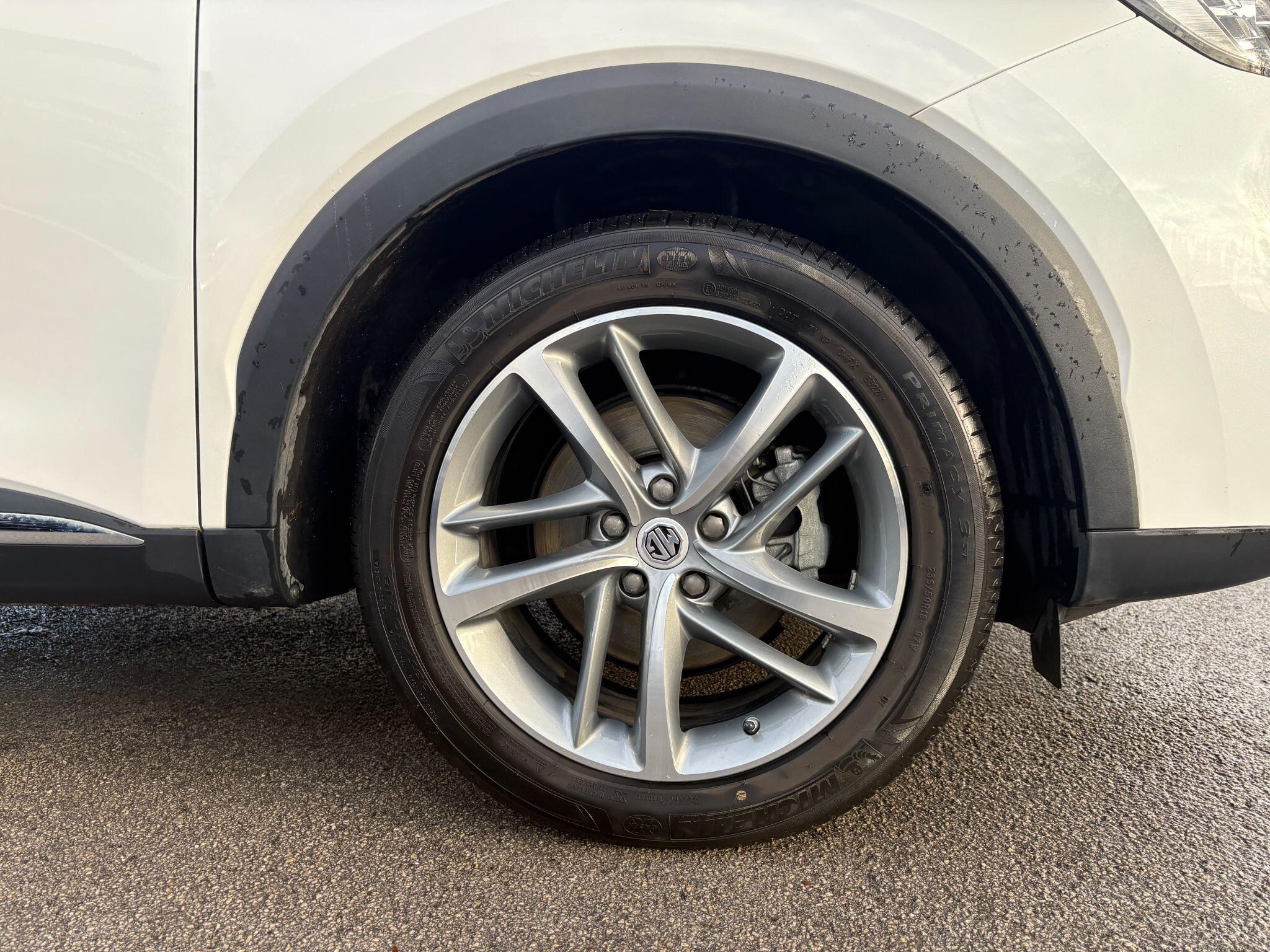 MG HS Plug-In Hybrid 1.5 T-GDI 16.6 kWh Exclusive Auto Euro 6 (s/s) 5dr NU23WUA Image 3