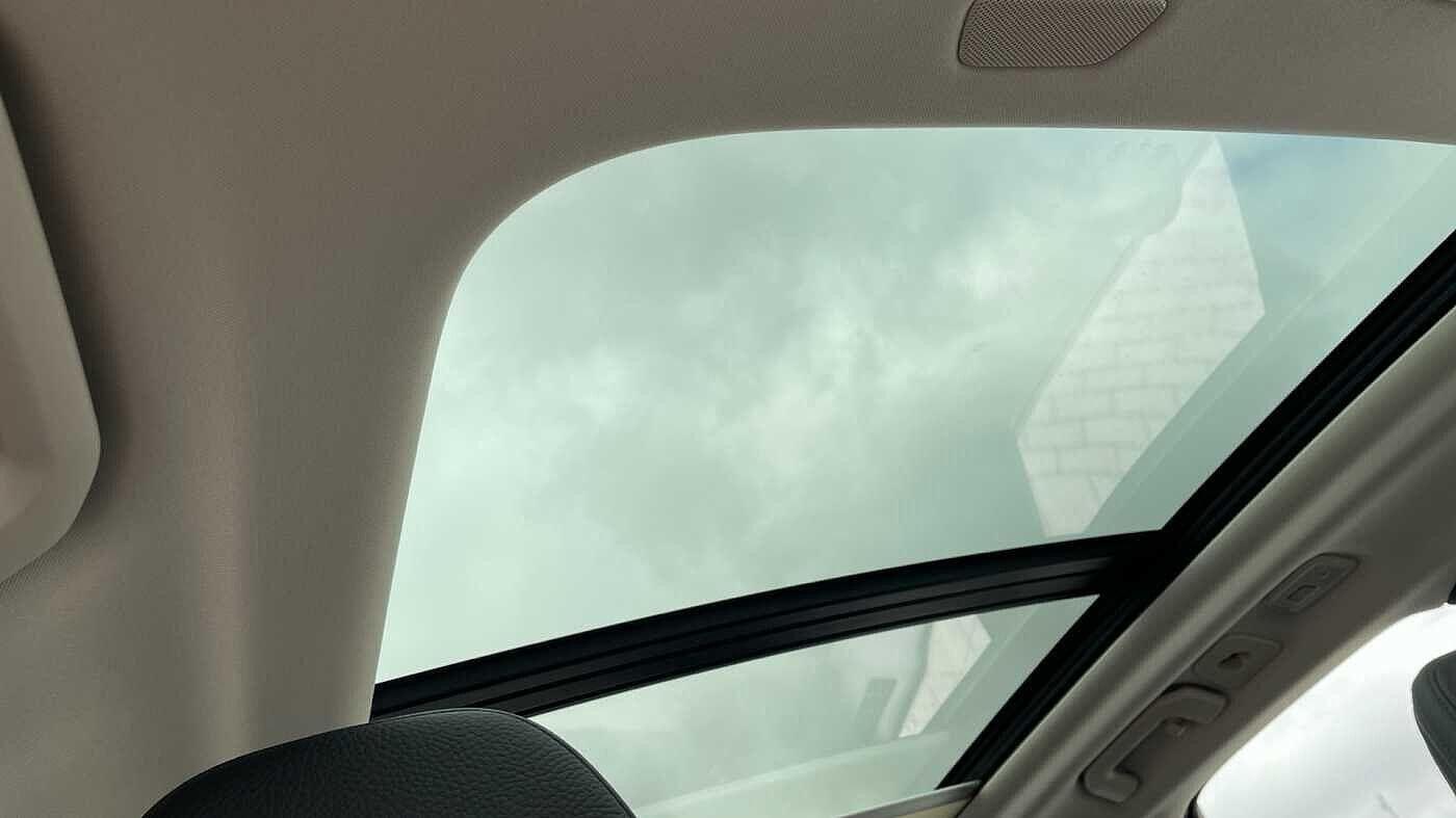 Volvo XC60 Recharge Plus Dark T6 AWD (350 hp) YM23WFN Image 2