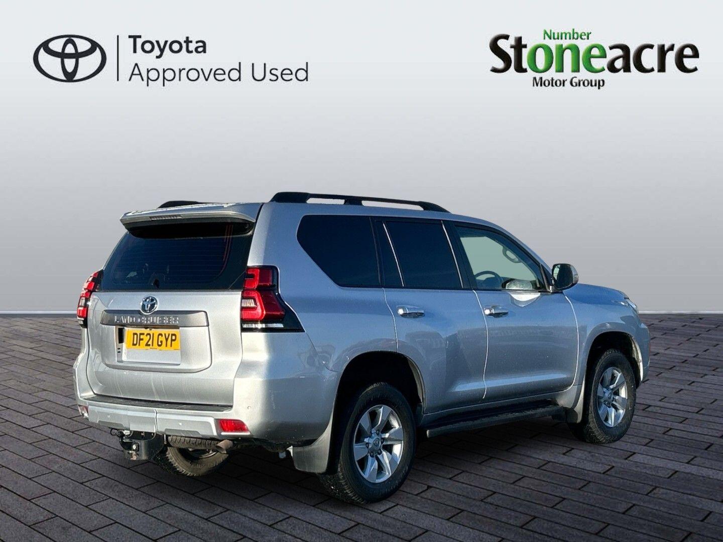 Toyota Land Cruiser 2.8D Active Auto 4WD LWB Euro 6 (s/s) 5dr DF21GYP Image 3