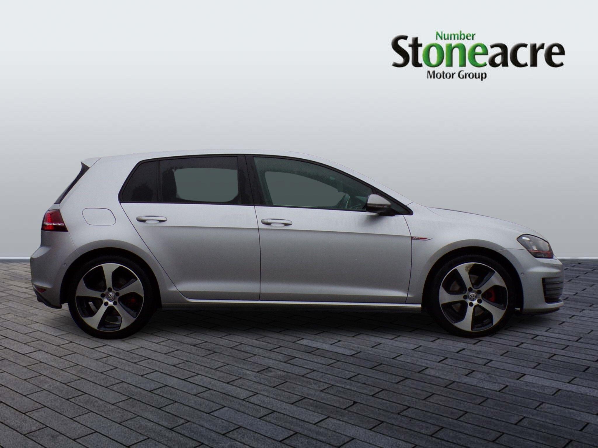 Volkswagen Golf GTi 2.0 TSI BlueMotion Tech GTI DSG Euro 6 (s/s) 5dr SV17HBN Image 2