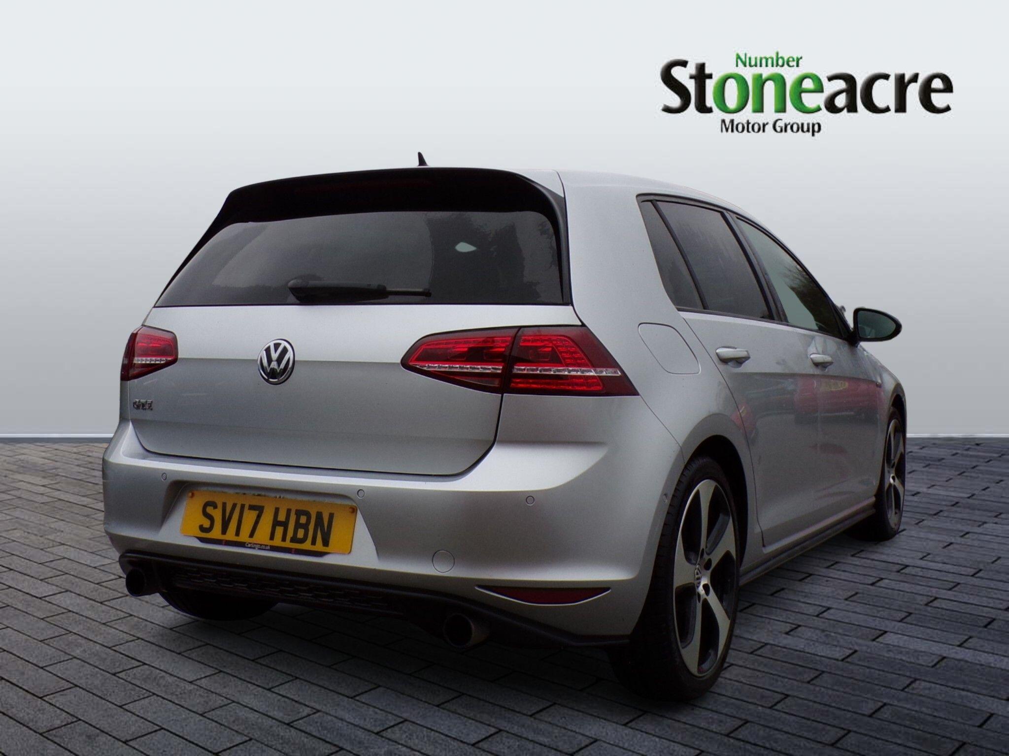 Volkswagen Golf GTi 2.0 TSI BlueMotion Tech GTI DSG Euro 6 (s/s) 5dr SV17HBN Image 3