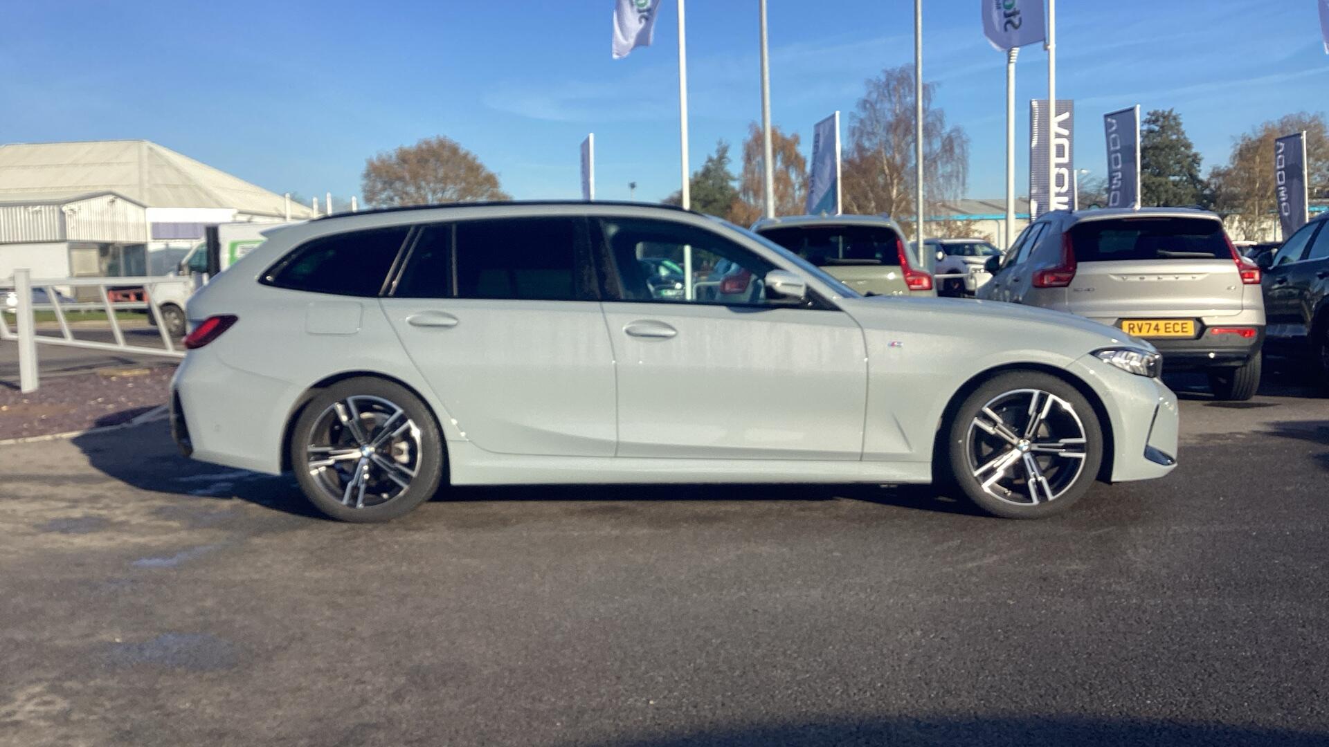 BMW 3 Series 2.0 320i M Sport Touring Auto Euro 6 (s/s) 5dr FP72YUS Image 2