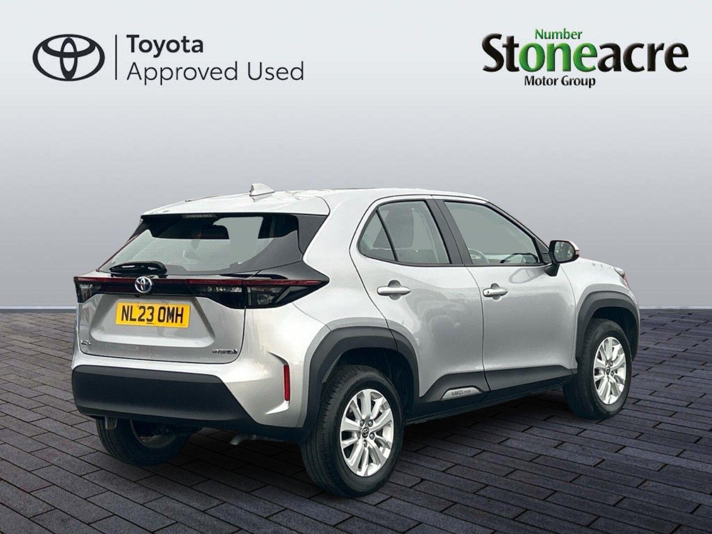 Toyota Yaris Cross 1.5 VVT-h Icon SUV 5dr Petrol Hybrid E-CVT Euro 6 (s/s) (116 ps) NL23OMH Image 3