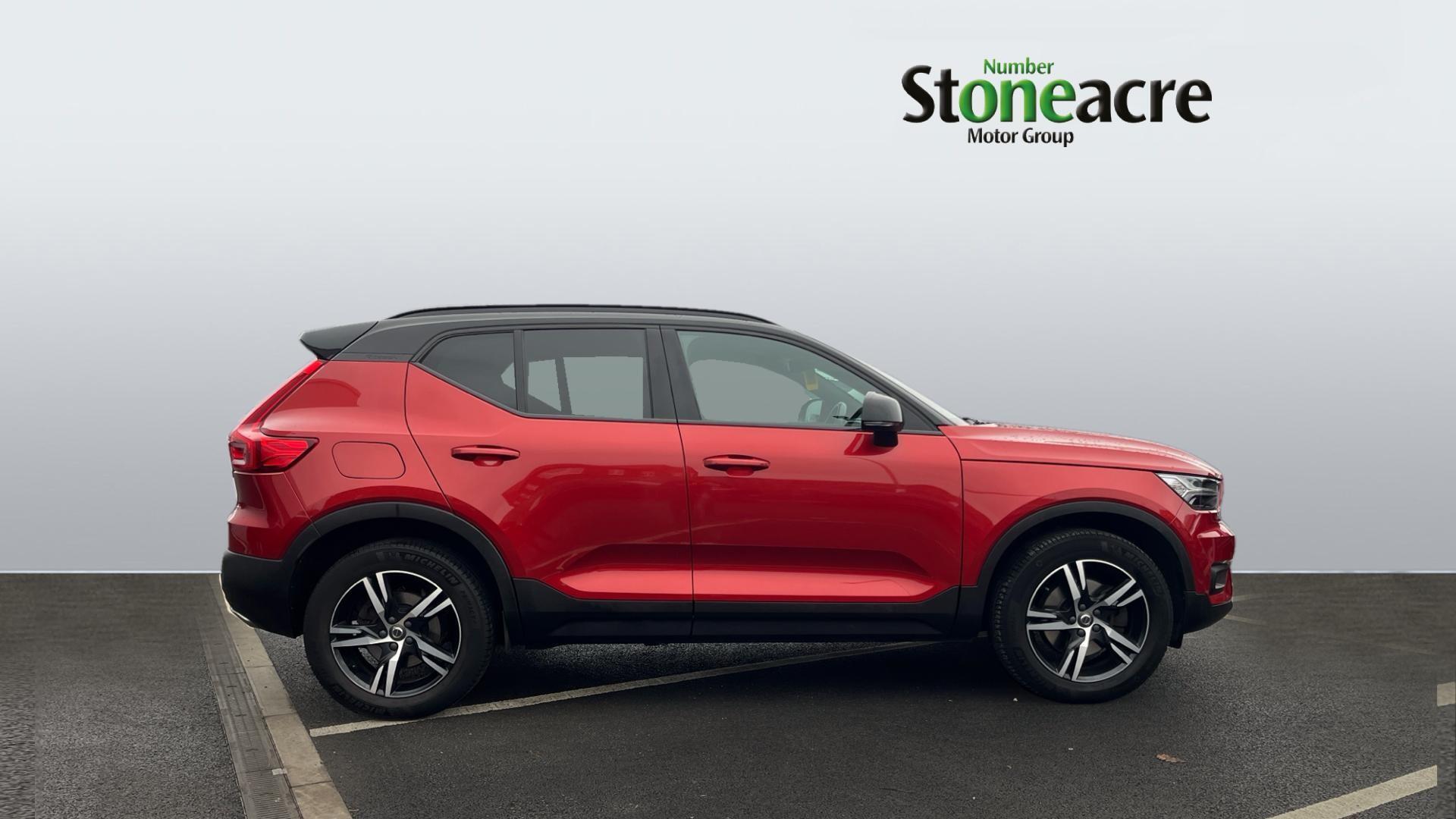 Volvo XC40 2.0 T4 R-Design Auto Euro 6 (s/s) 5dr NL20RPX Image 3